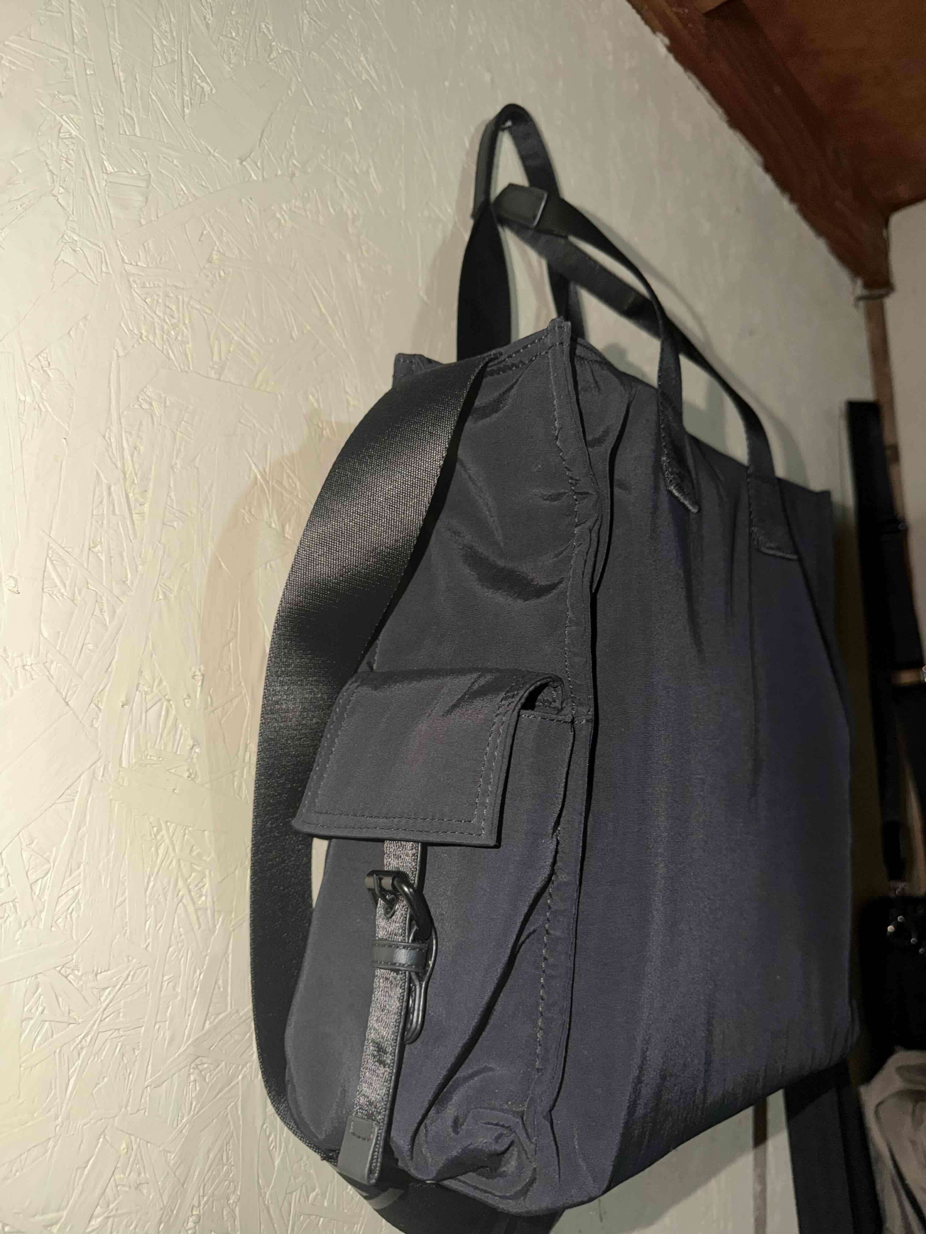 Bolso negro con asas - miniatura 3