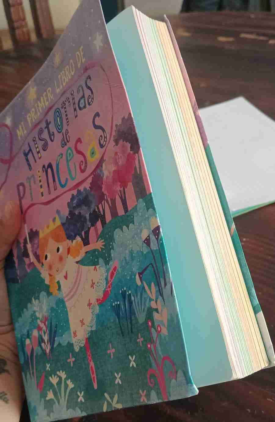 Libro historias de princesas - miniatura 2