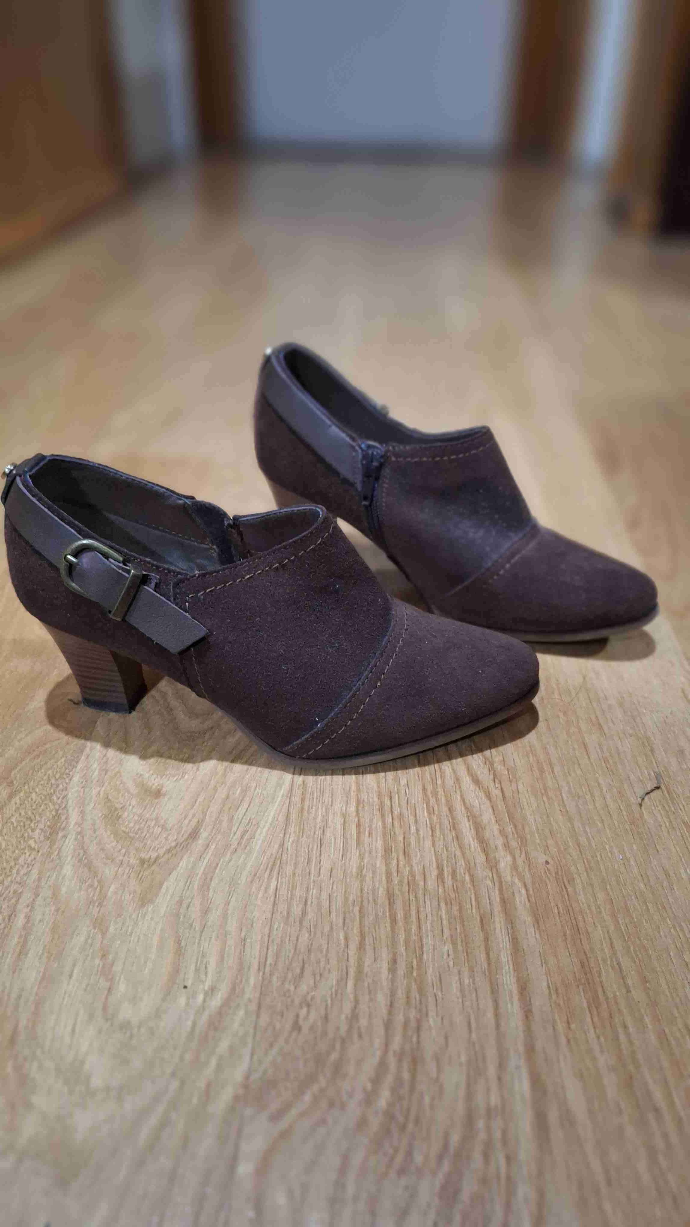 Zapatos de tacón café oscuros - miniatura 1