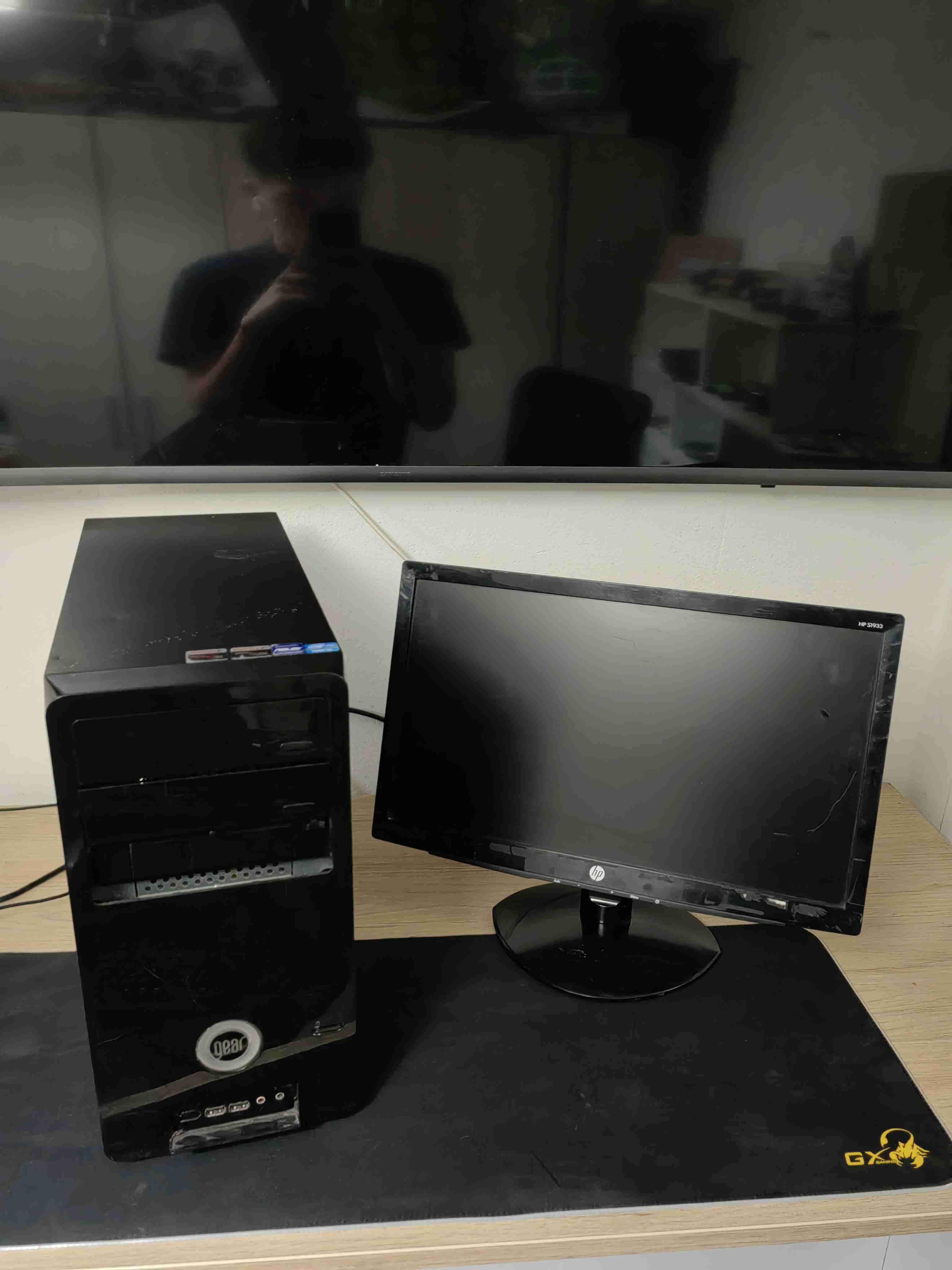 PC de escritorio con monitor HP - miniatura 1
