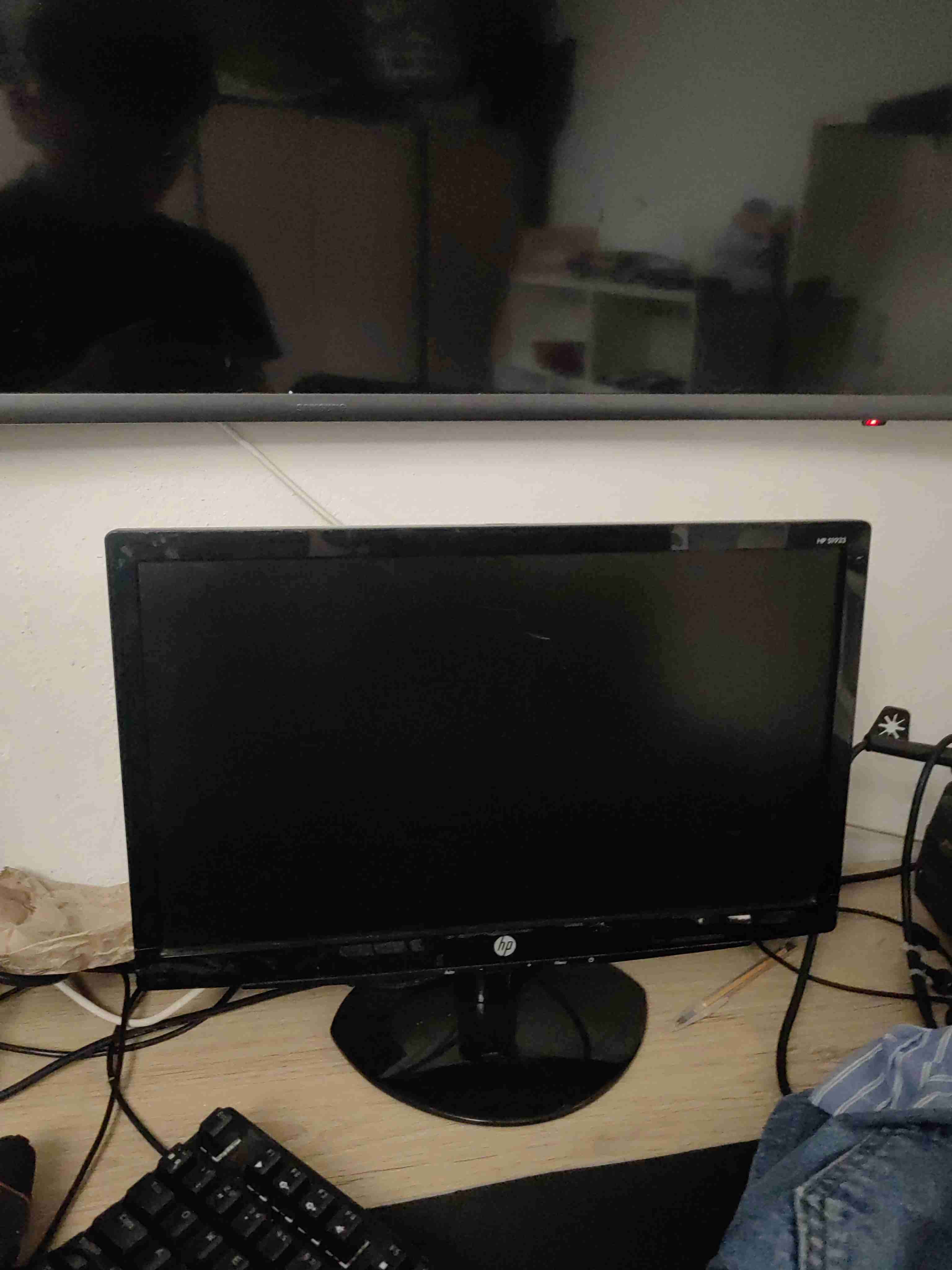 PC de escritorio con monitor HP - miniatura 3