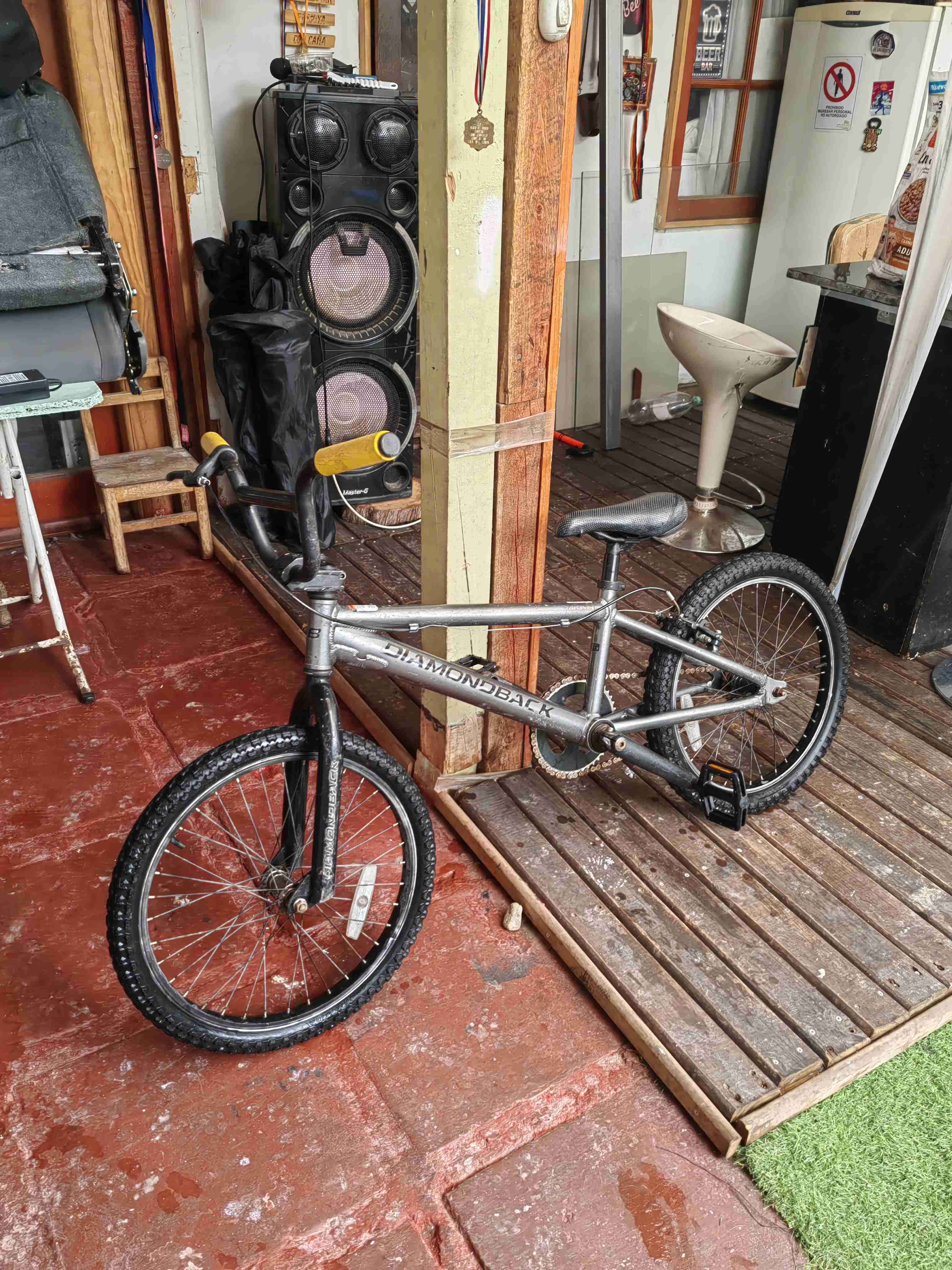 Bicicleta BMX gris usada - miniatura 1
