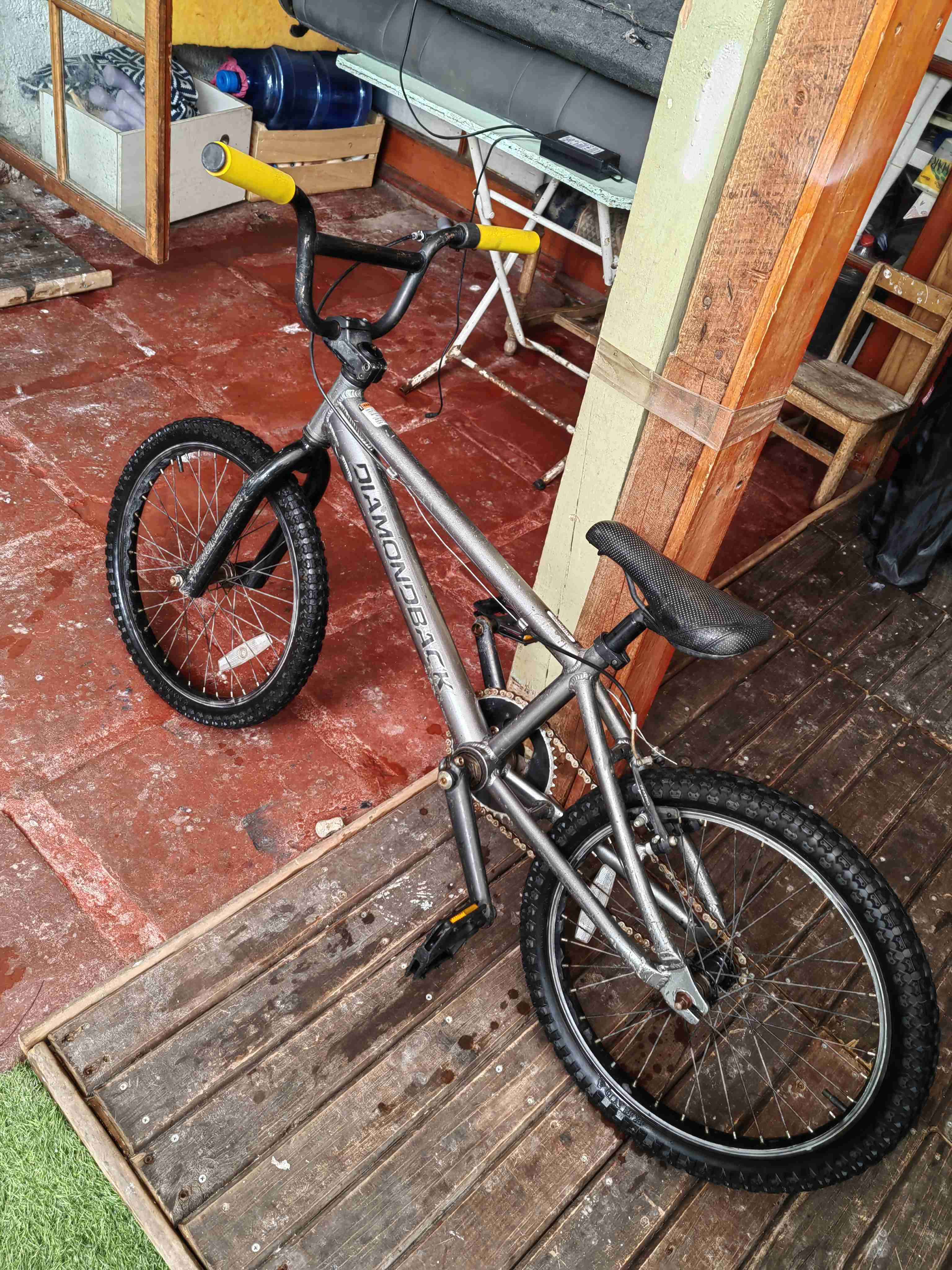 Bicicleta BMX gris usada - miniatura 2