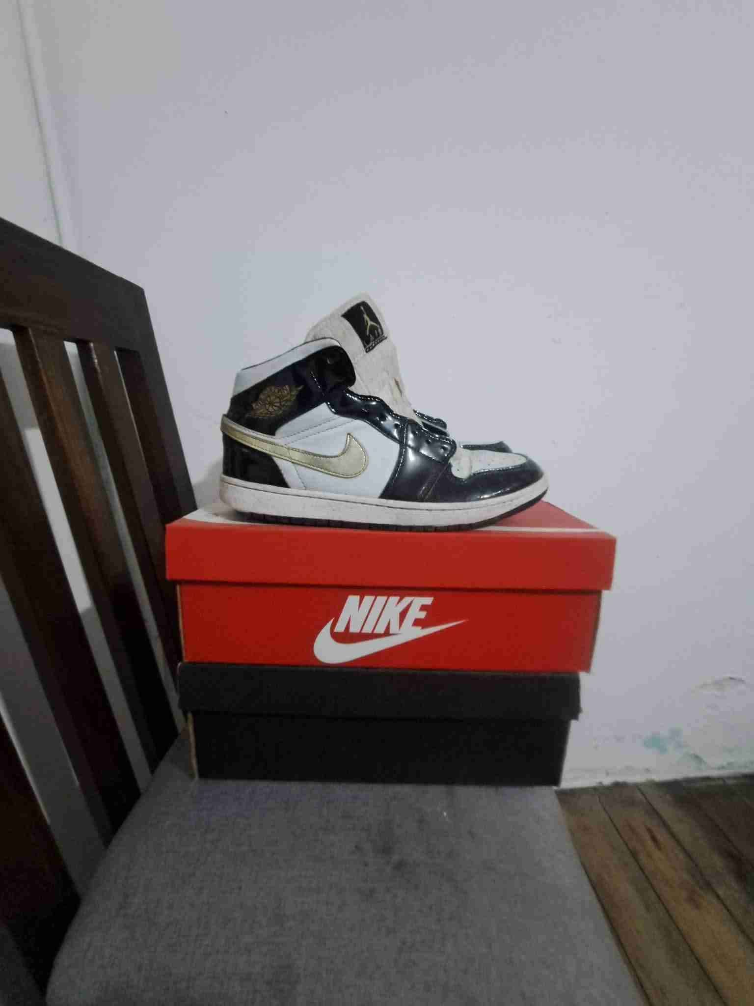 Zapatillas deportivas negras y blancas - miniatura 5
