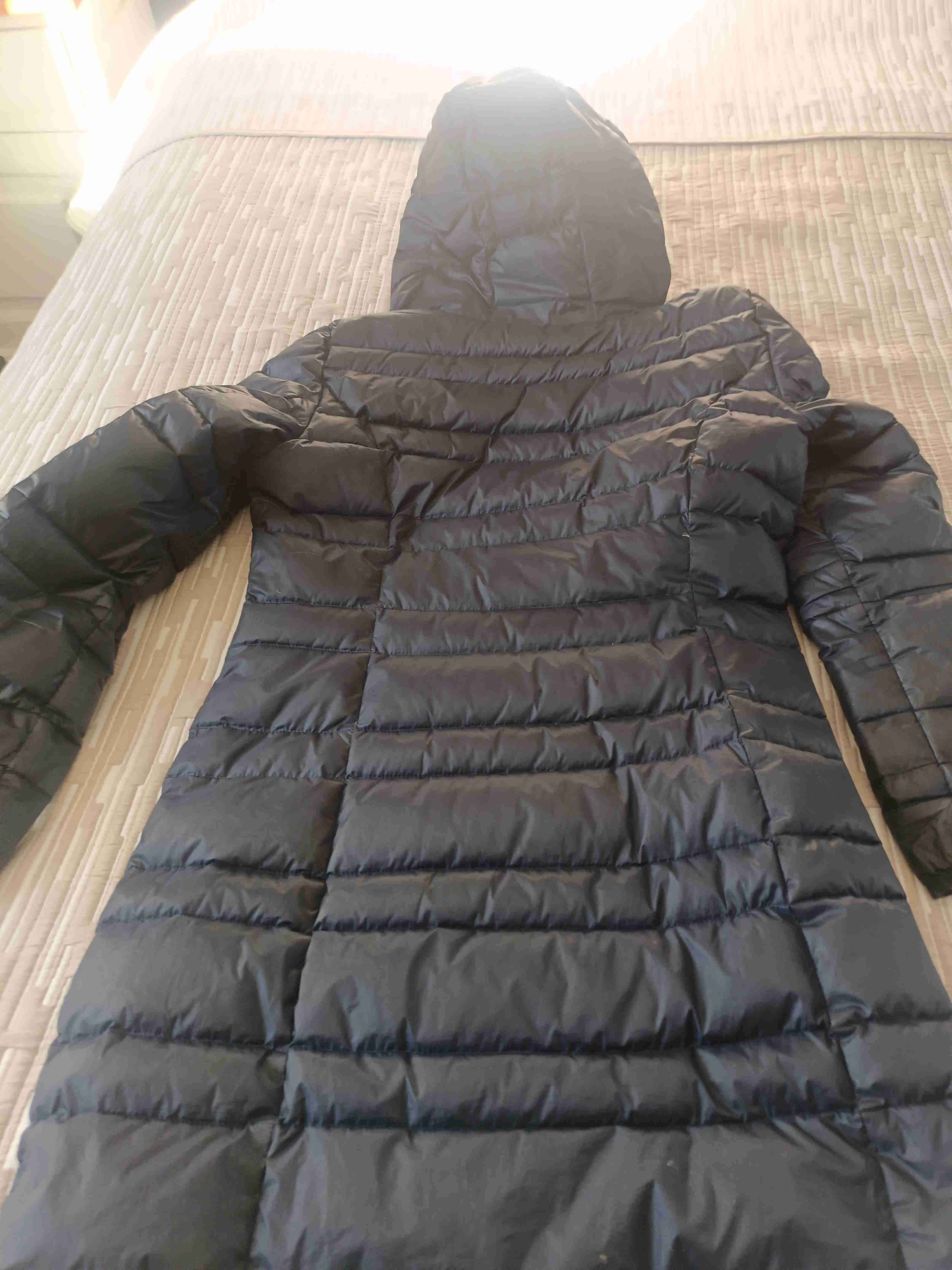 Chaqueta acolchada azul con capucha - miniatura 2