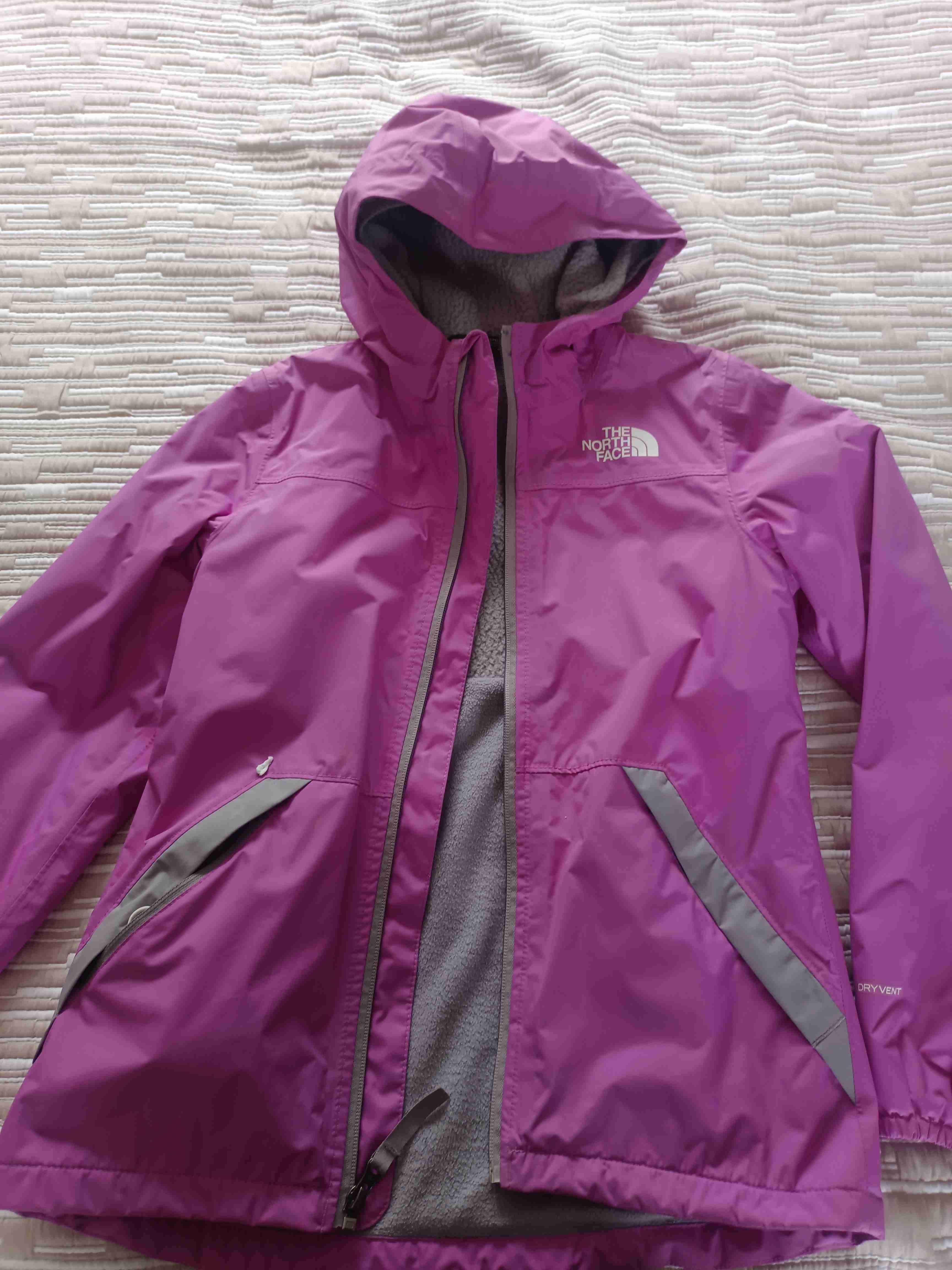 Chaqueta impermeable morada con capucha - miniatura 5