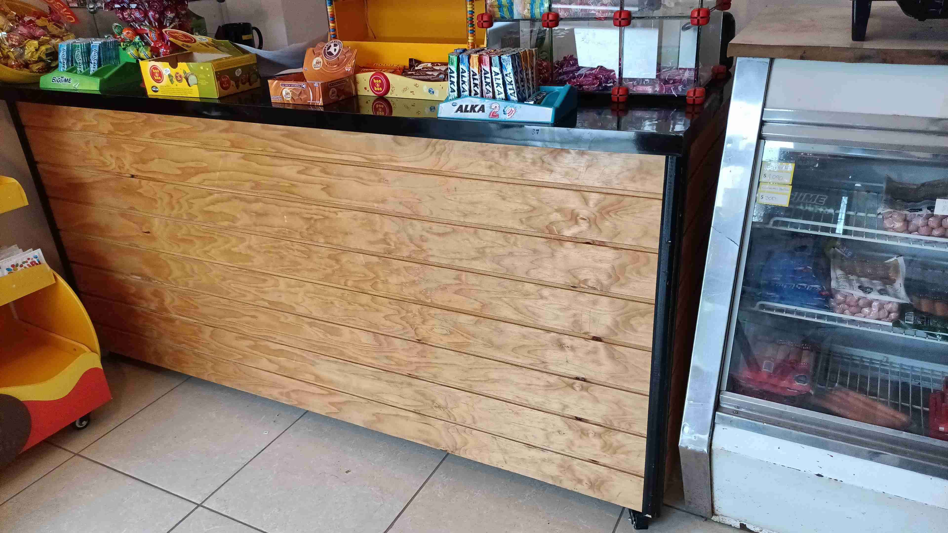 Mostrador de madera para local