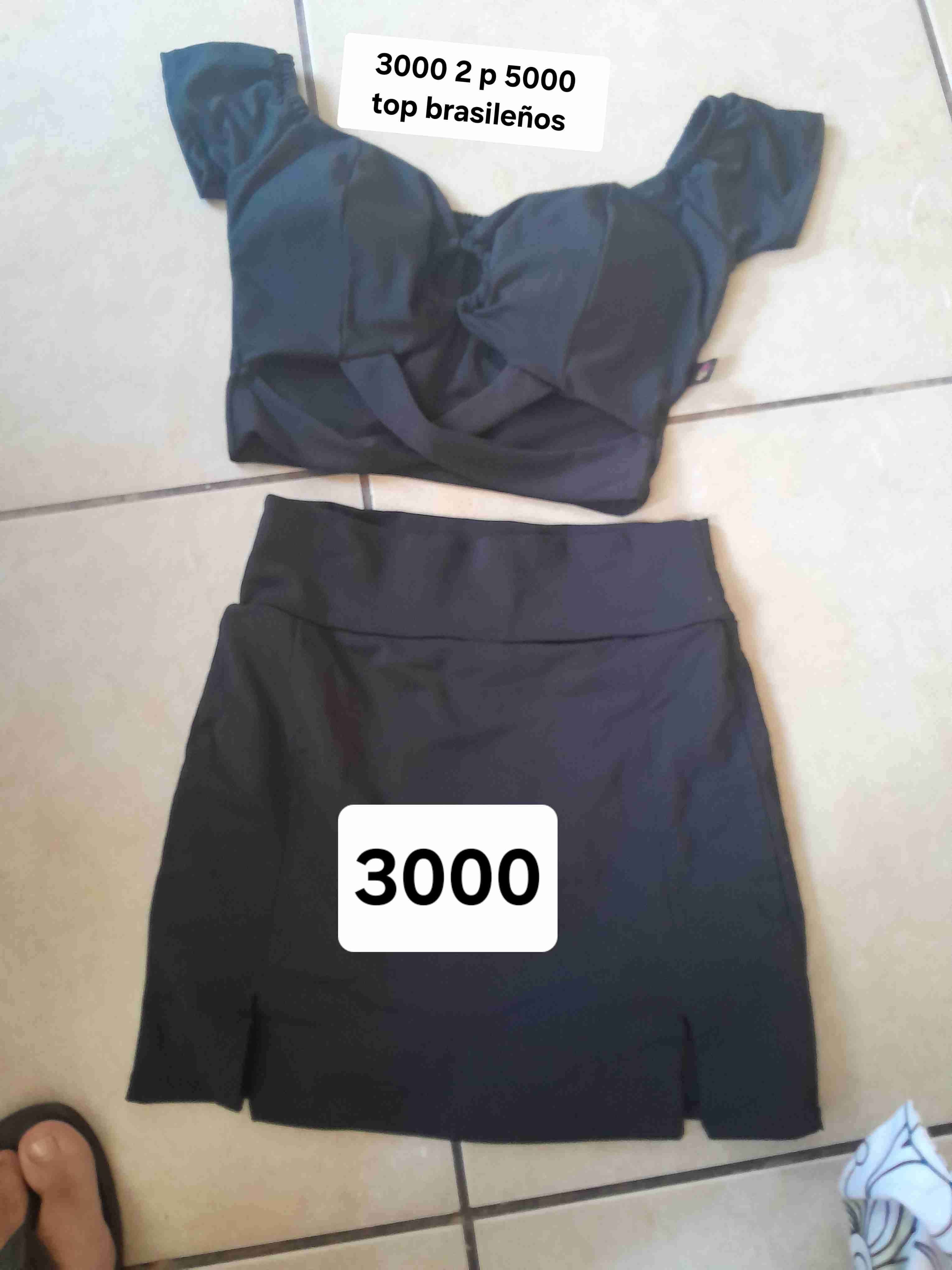 Conjunto top y falda negros - miniatura 1