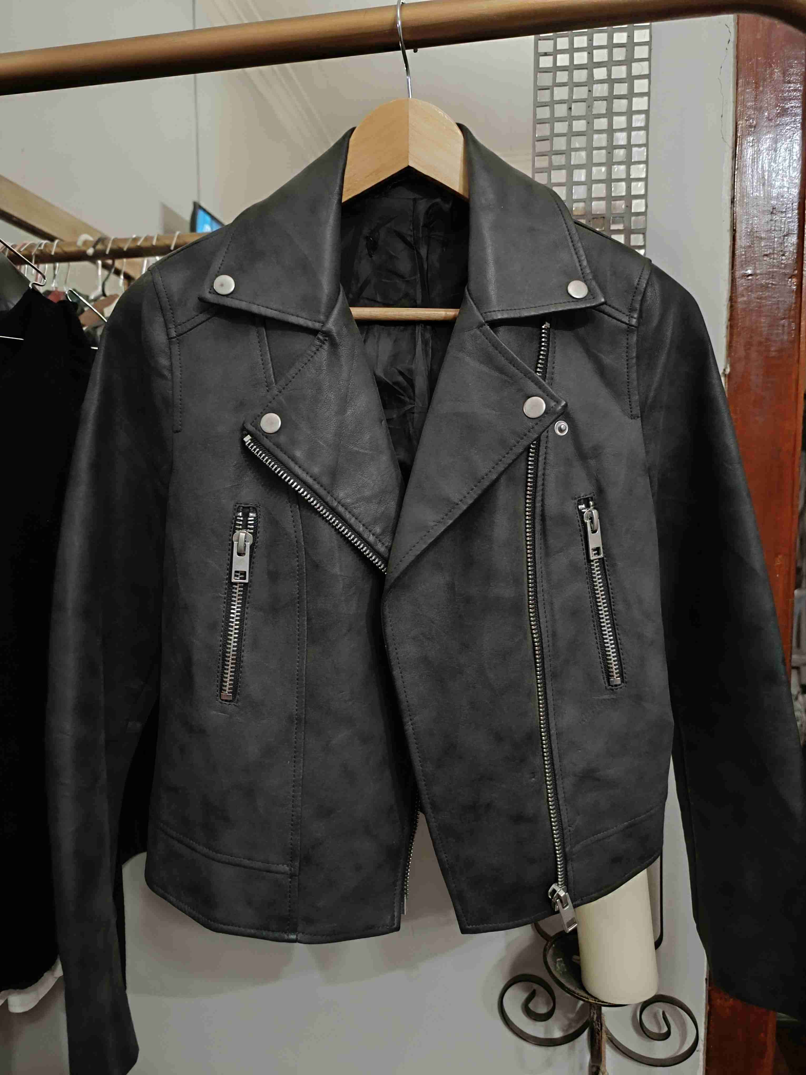 Chaqueta gris de cuero sintético - miniatura 1