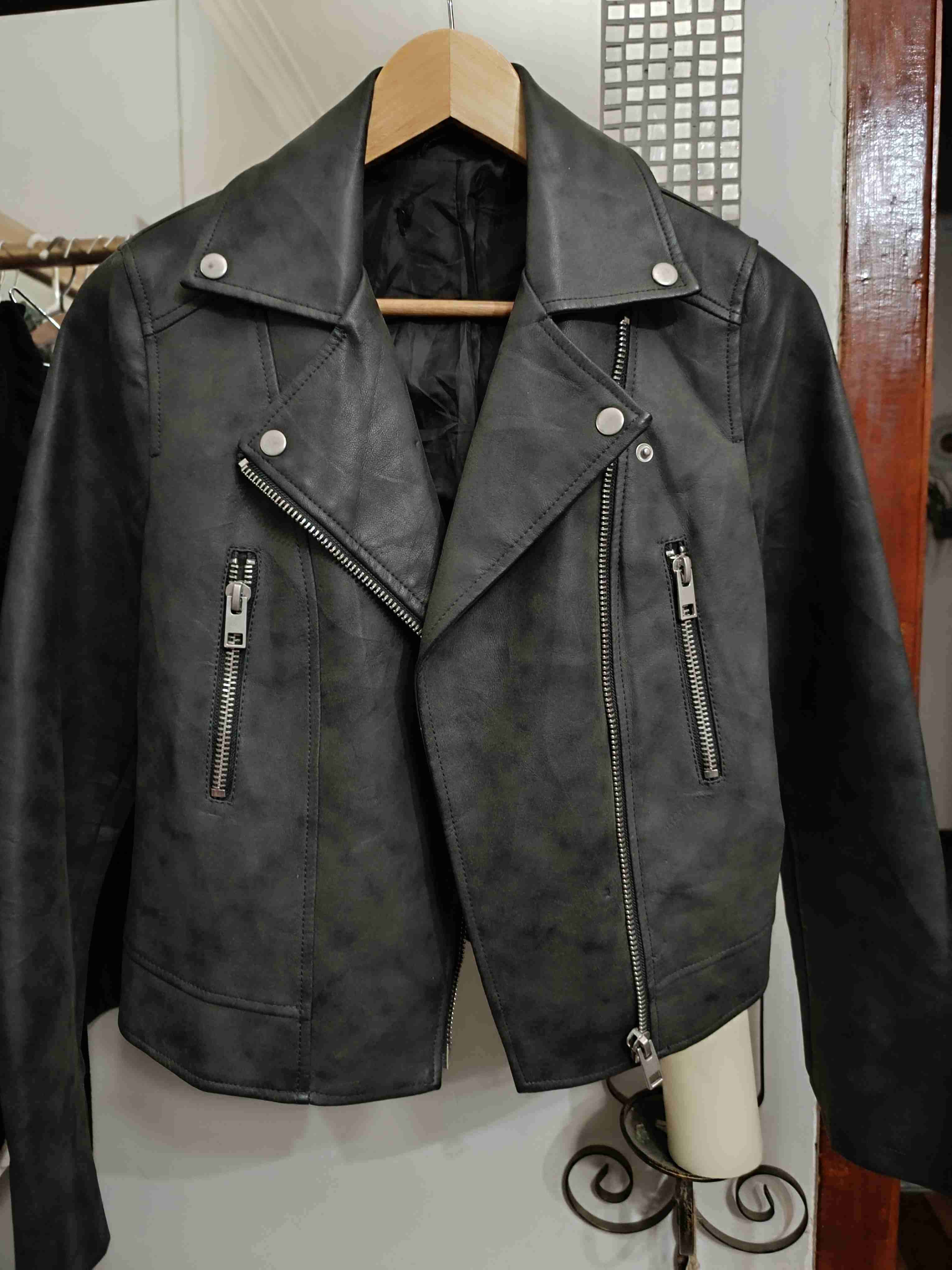 Chaqueta gris de cuero sintético - miniatura 2