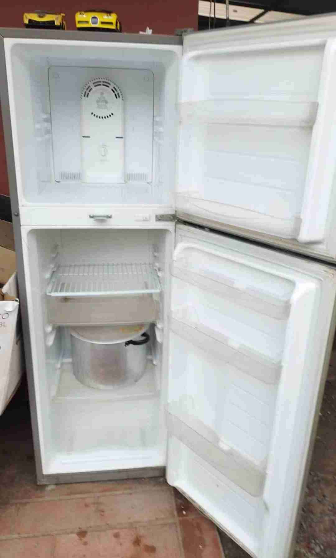Refrigerador color gris - miniatura 4