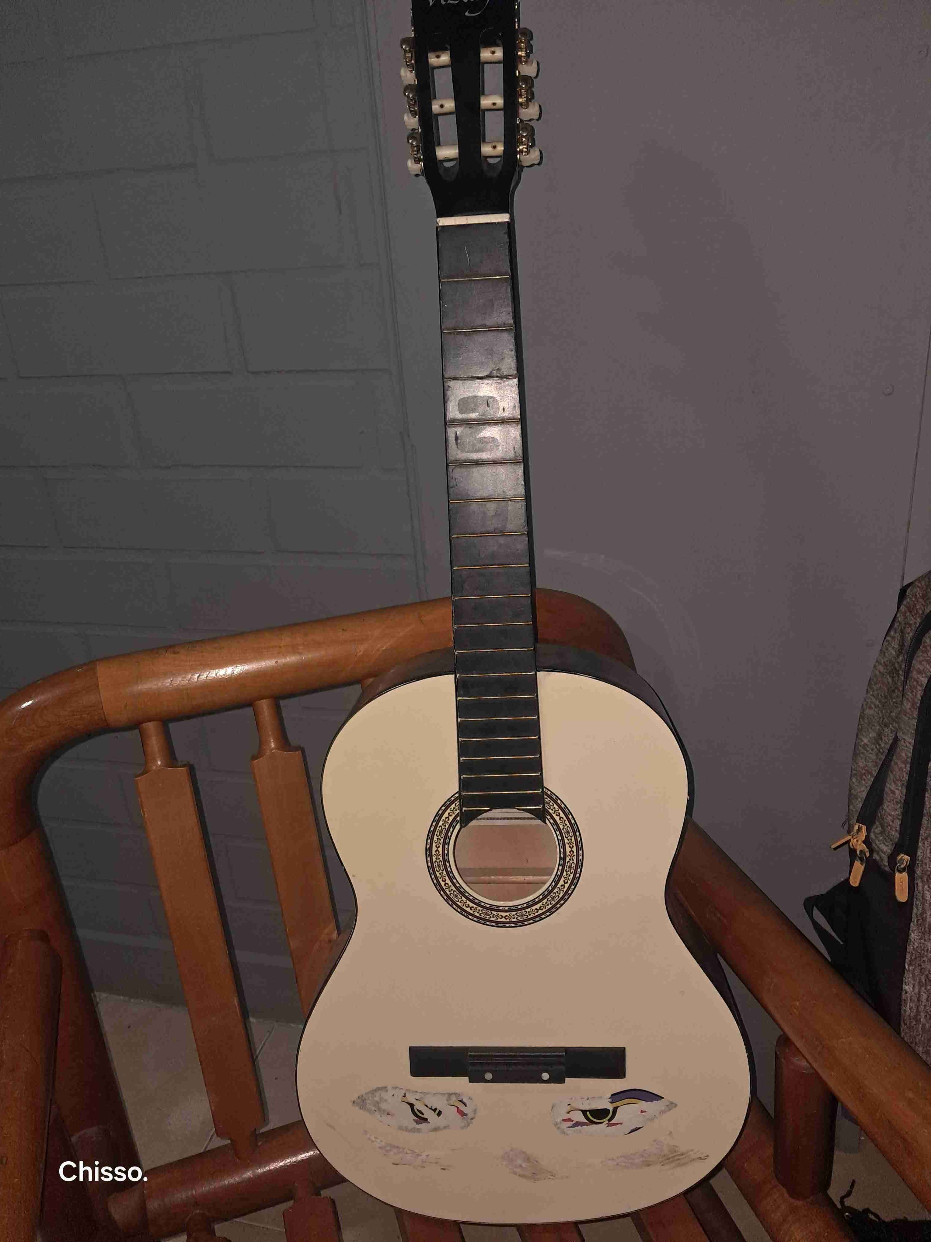 Guitarra acústica sin cuerdas - miniatura 1