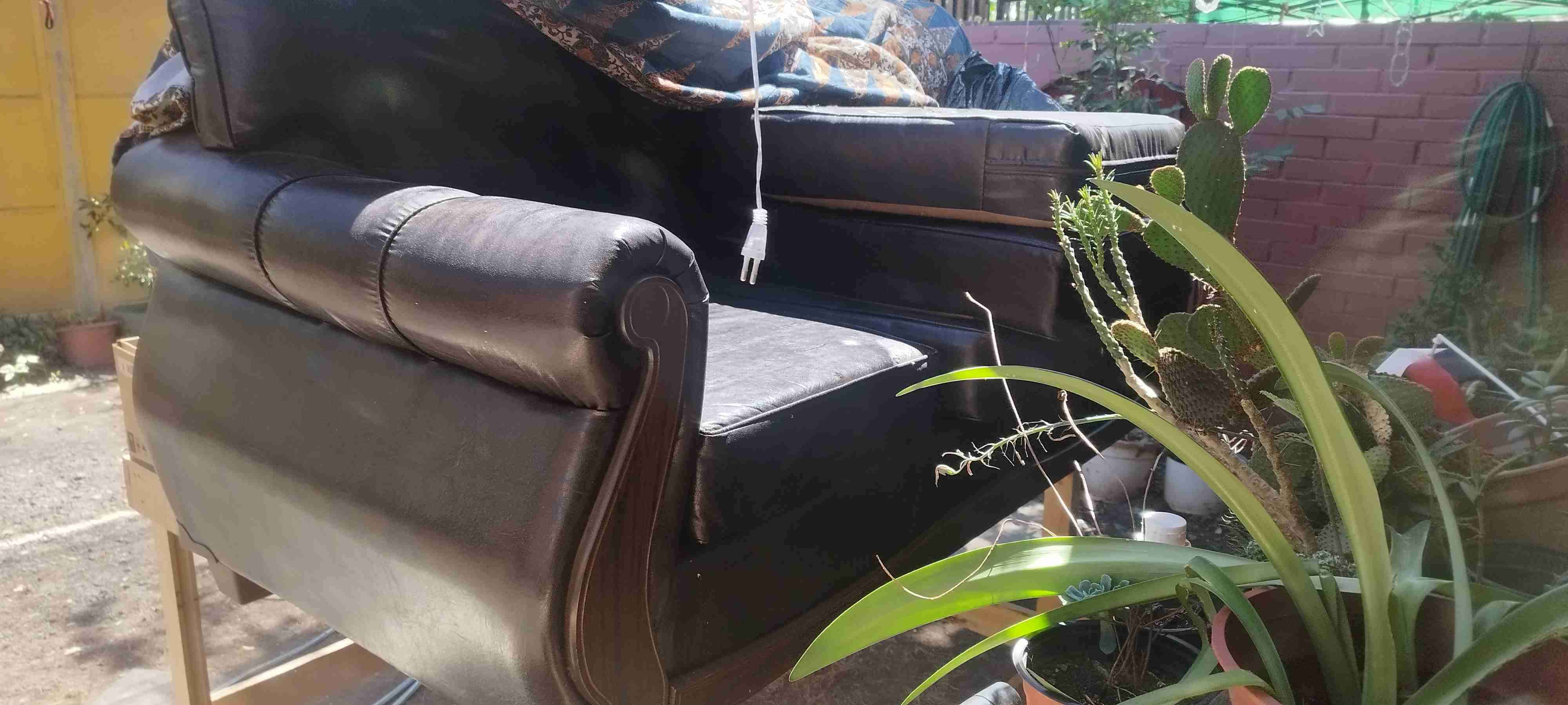 Sillón de cuero negro - miniatura 1