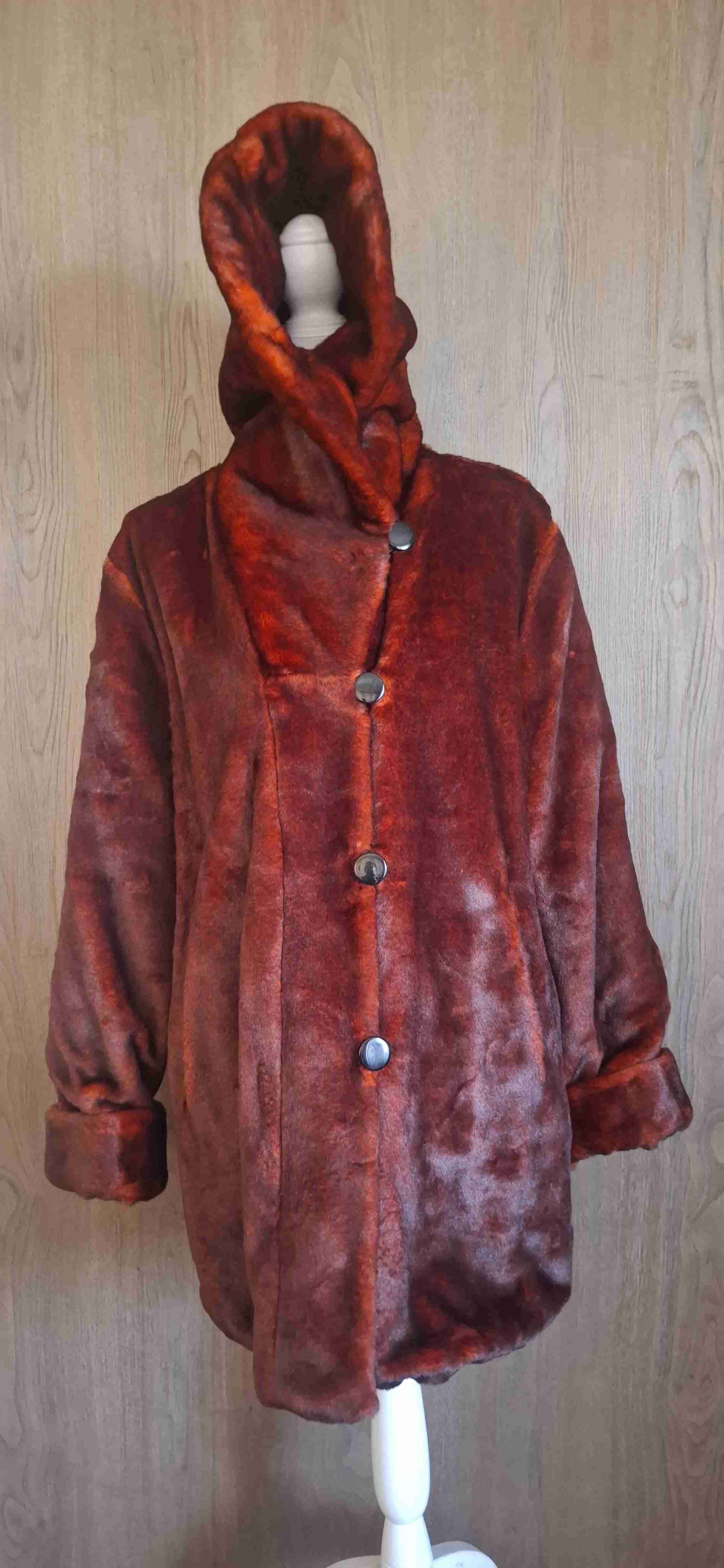 Abrigo rojo con cuello alto - miniatura 1