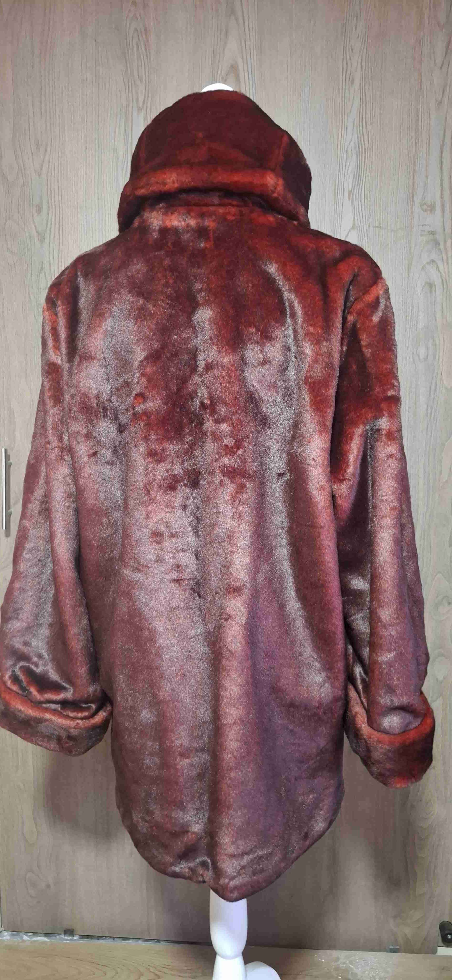 Abrigo rojo con cuello alto - miniatura 3
