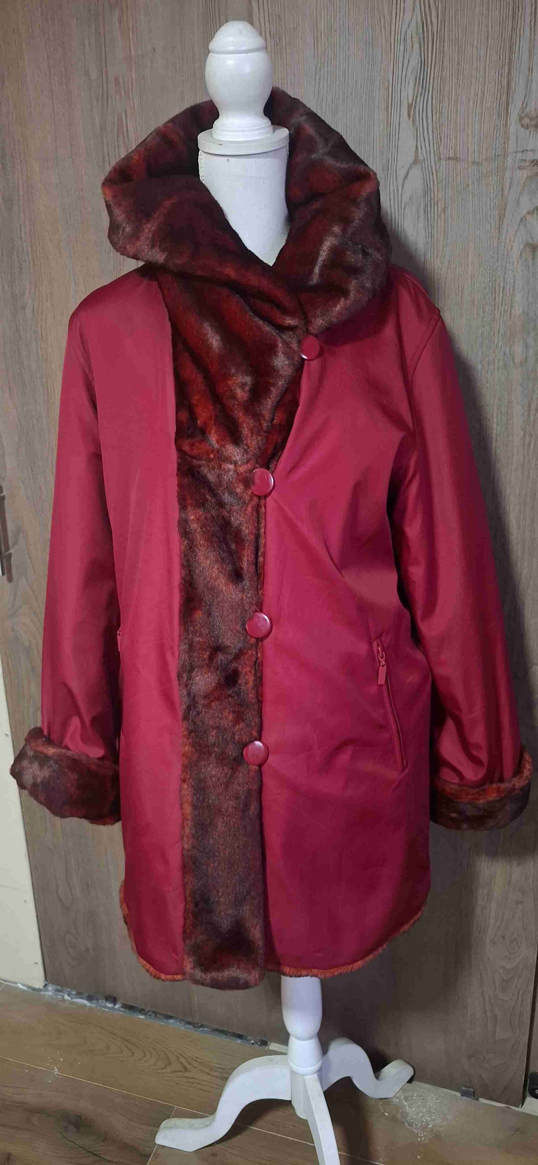 Abrigo rojo con cuello alto - miniatura 4