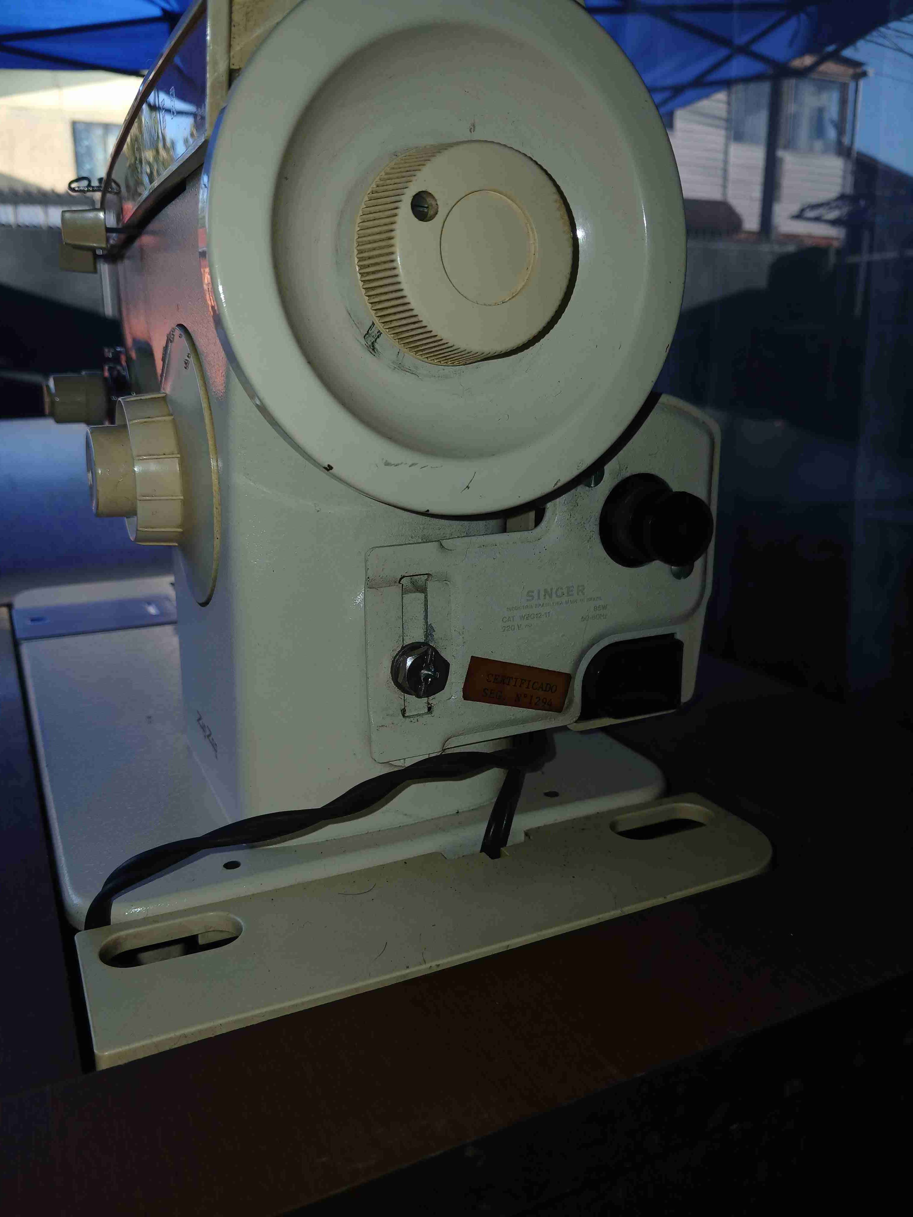 Máquina de coser Singer vintage - miniatura 1