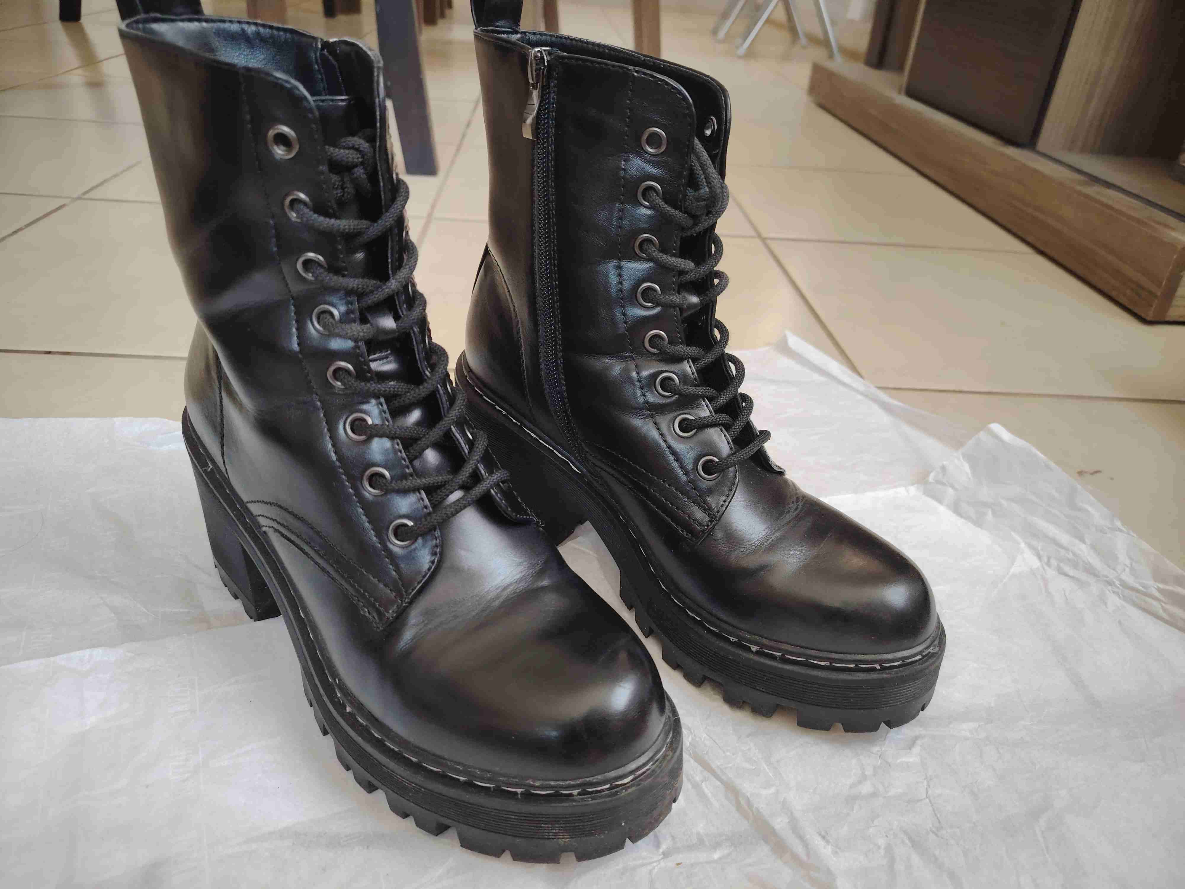 Botas negras con plataforma - miniatura 1