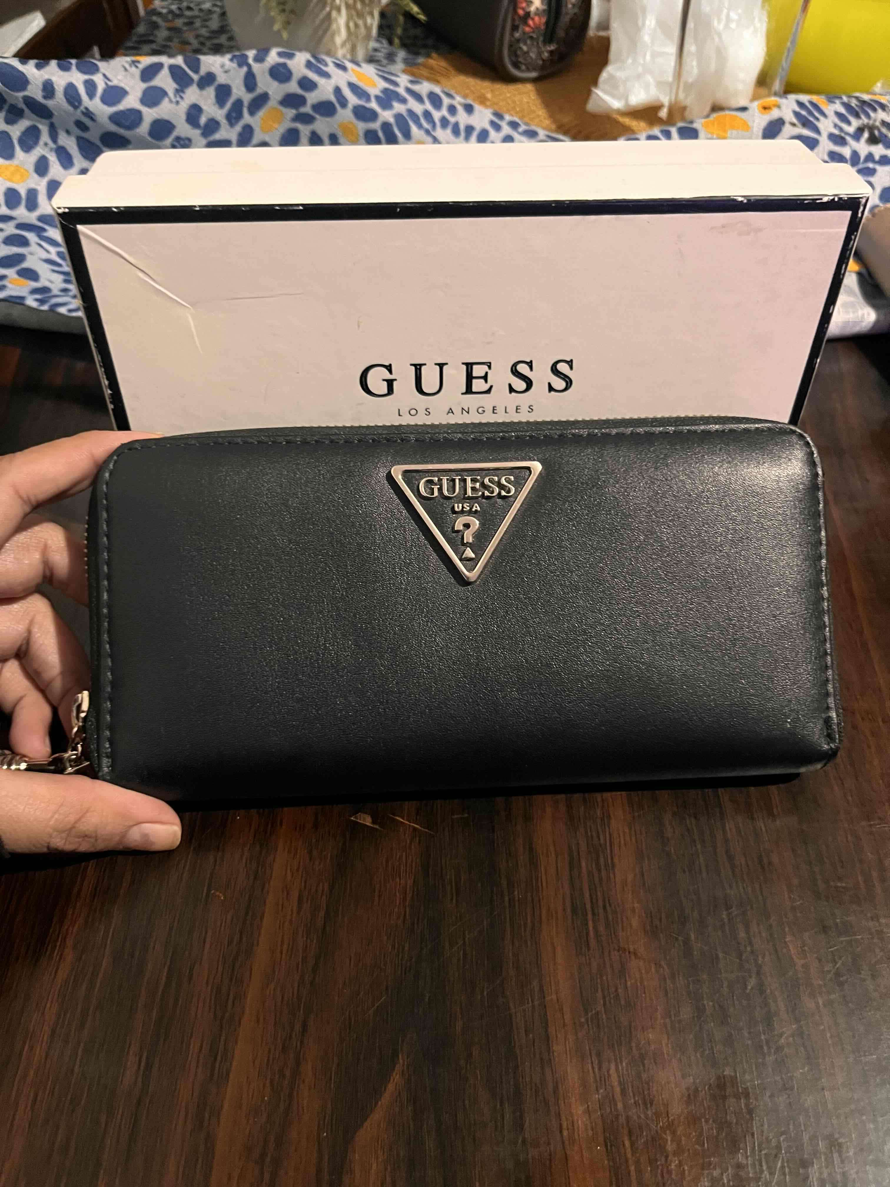 Billetera Guess negra con logo - miniatura 1
