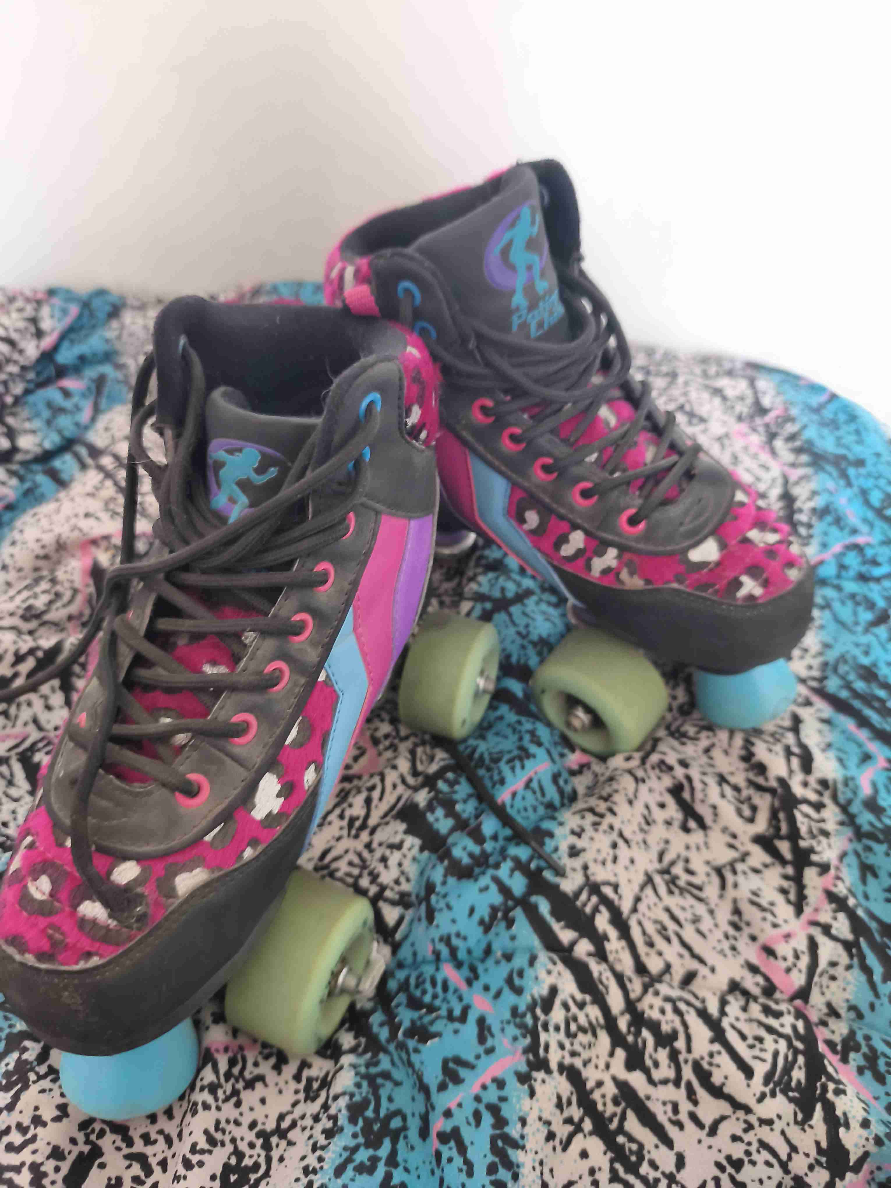 Patines de cuatro ruedas coloridos - miniatura 1