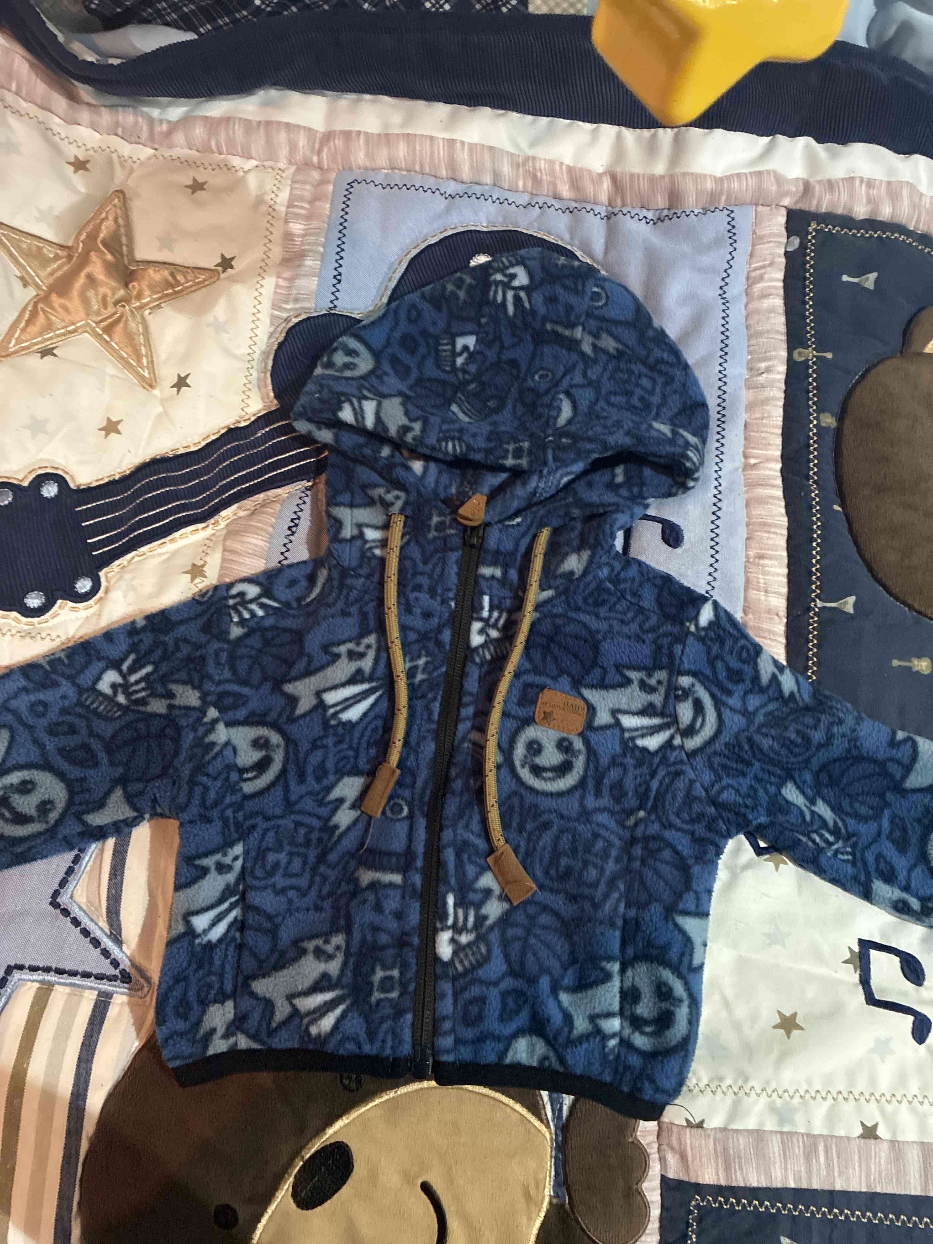 Polerón infantil azul con estampado polar