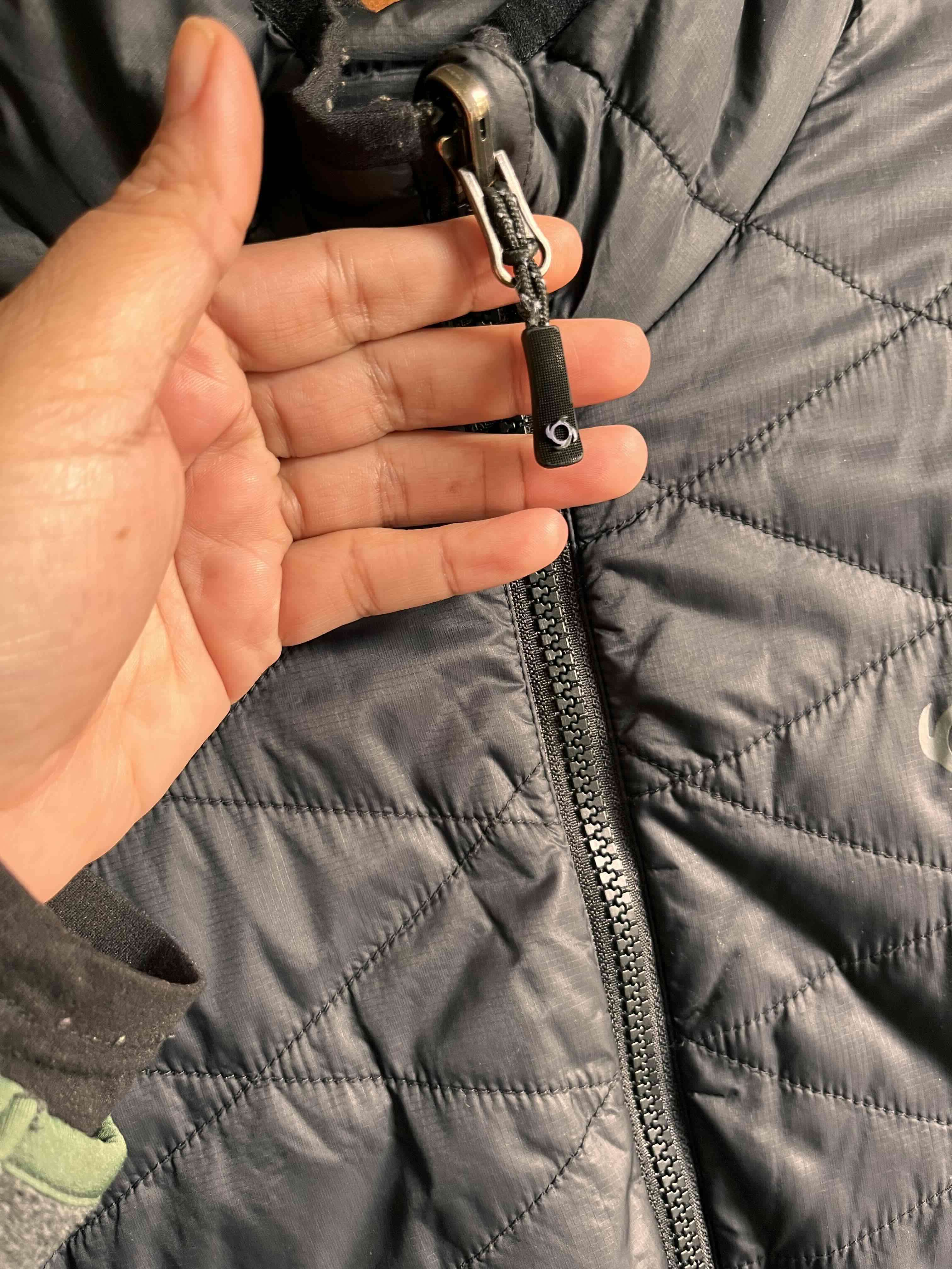 Chaqueta negra acolchada - miniatura 2