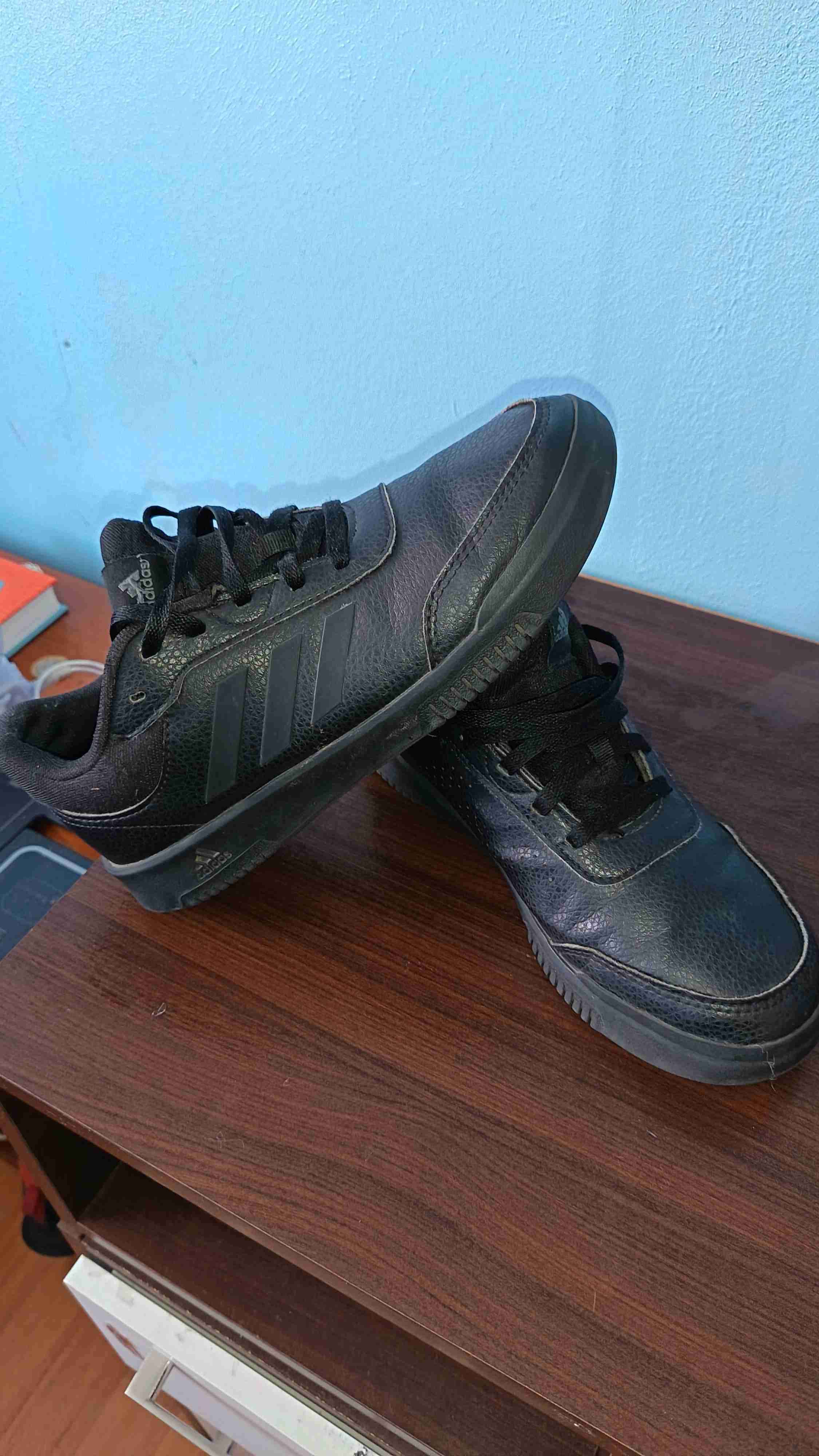 Zapatillas negras deportivas - miniatura 1