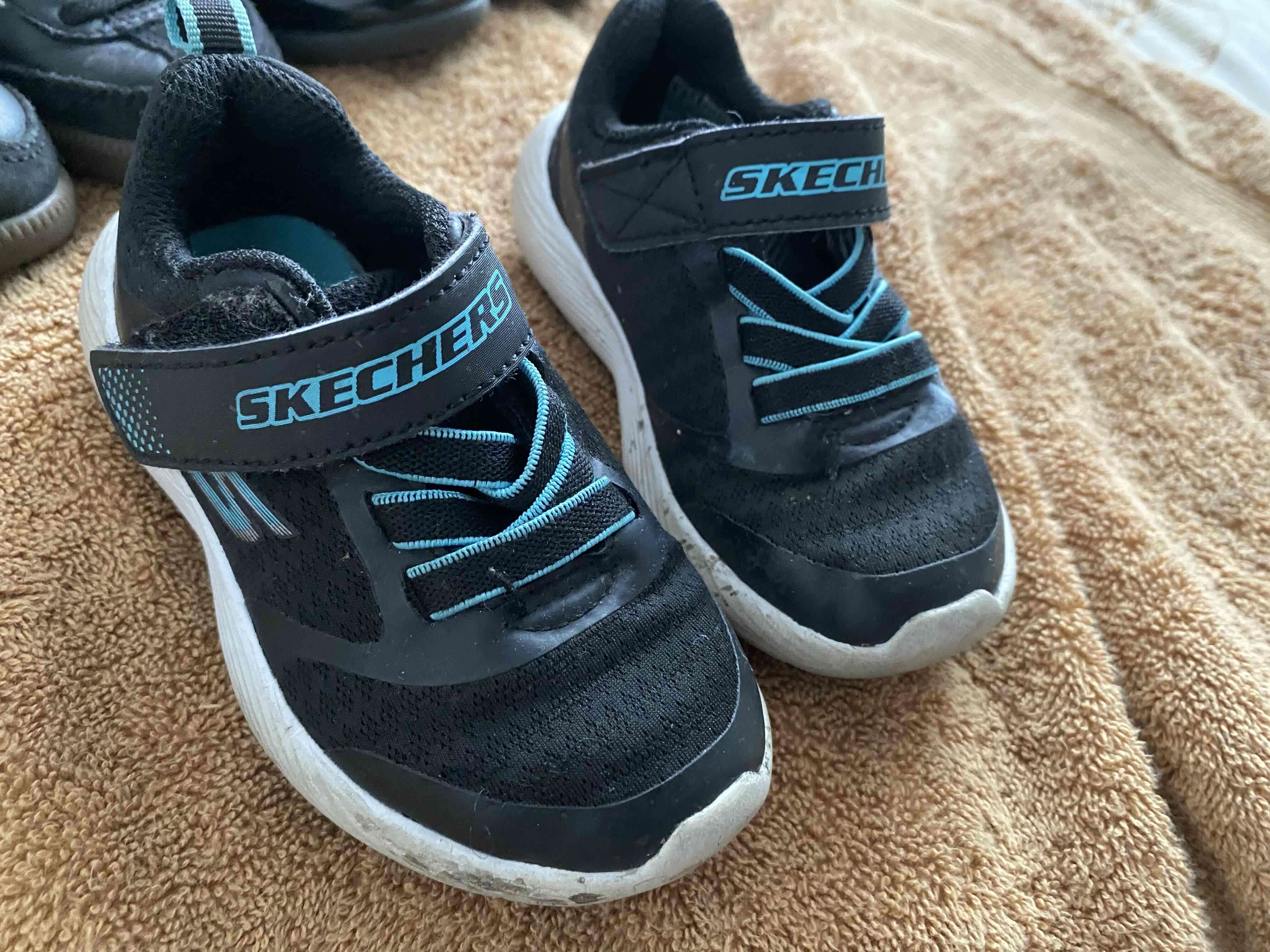 Zapatillas negras para niñ@ - miniatura 2