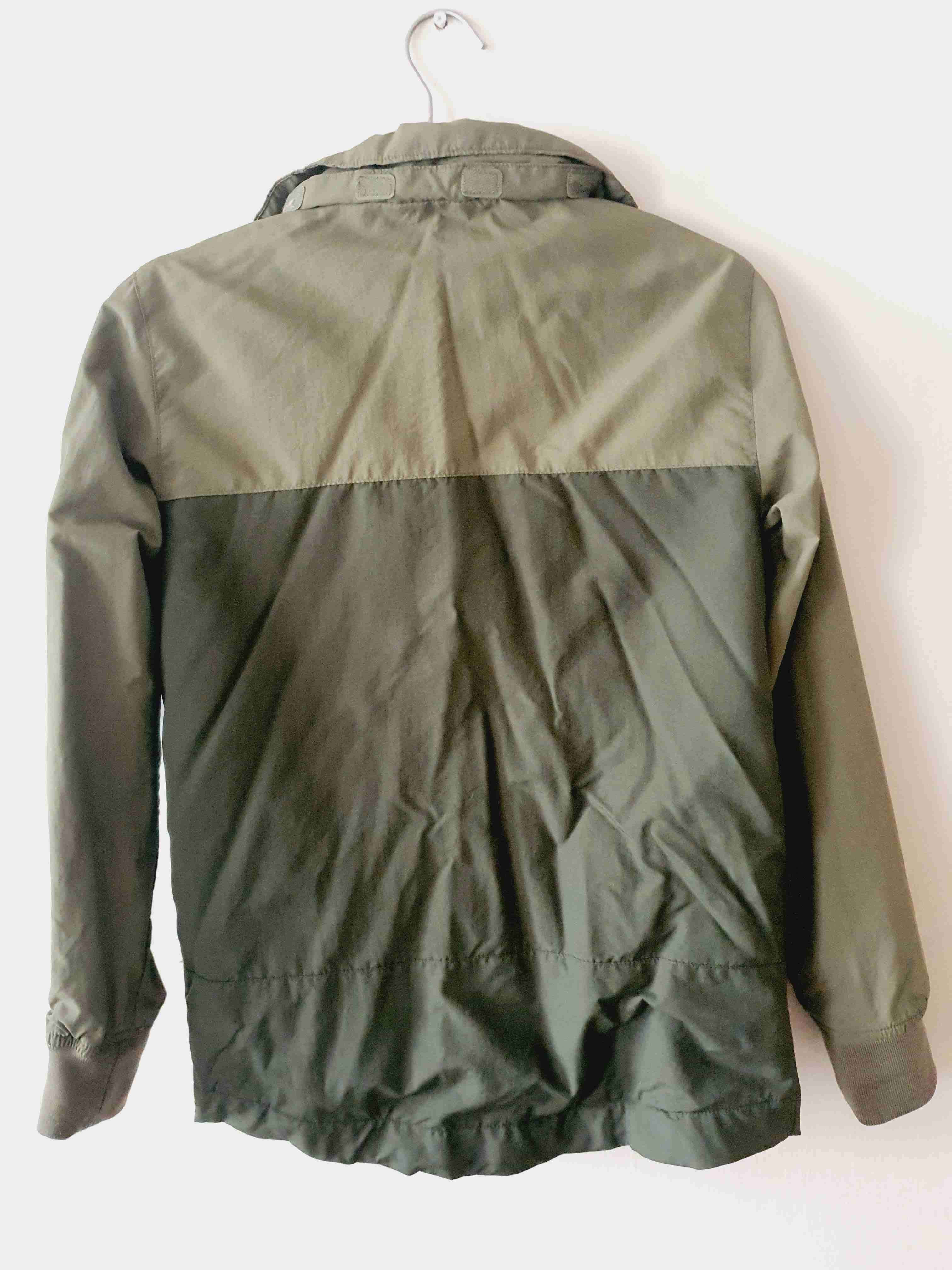 Chaqueta verde H&M con logo - miniatura 2