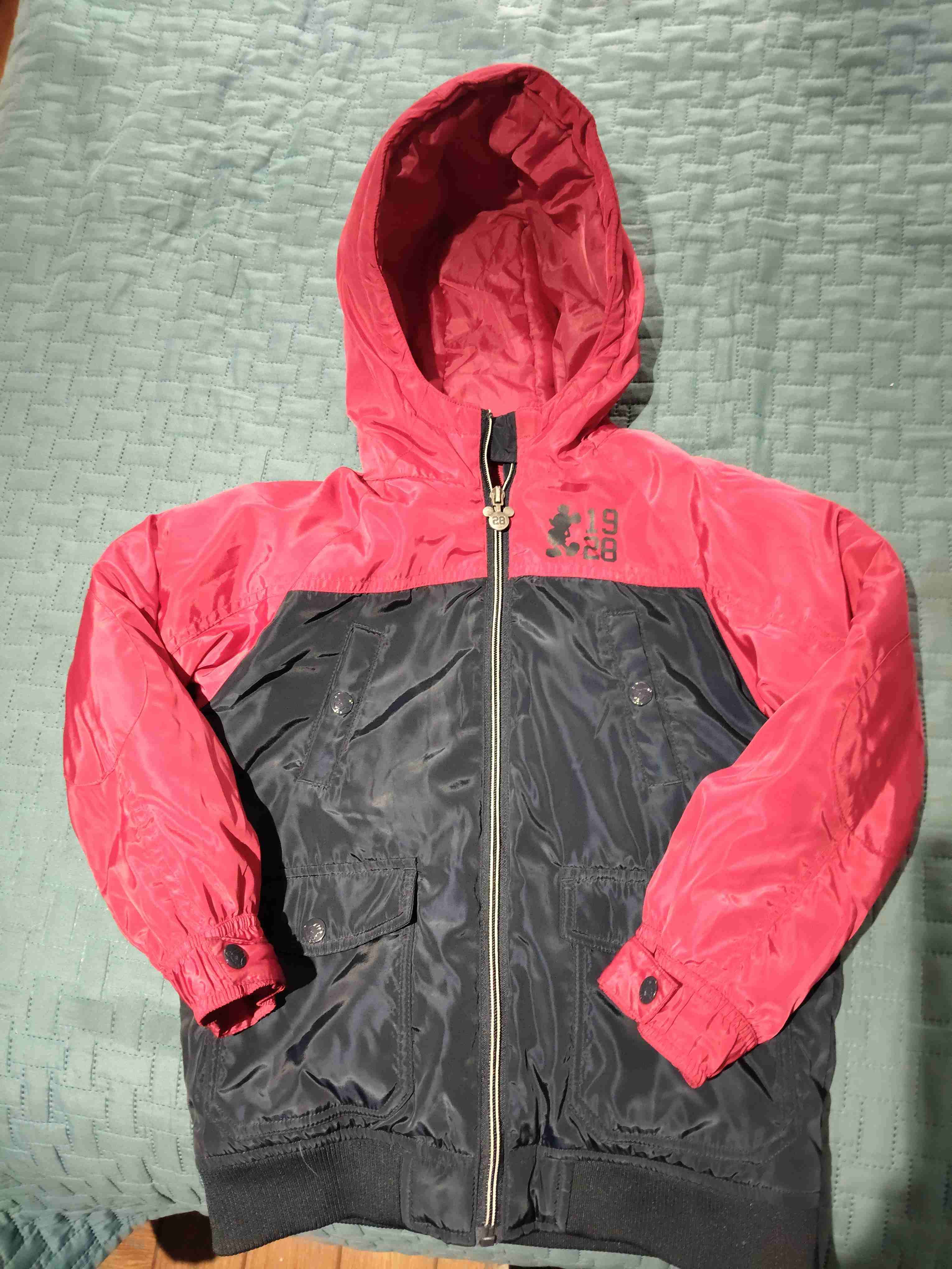 Chaqueta impermeable rojo y negro - miniatura 1