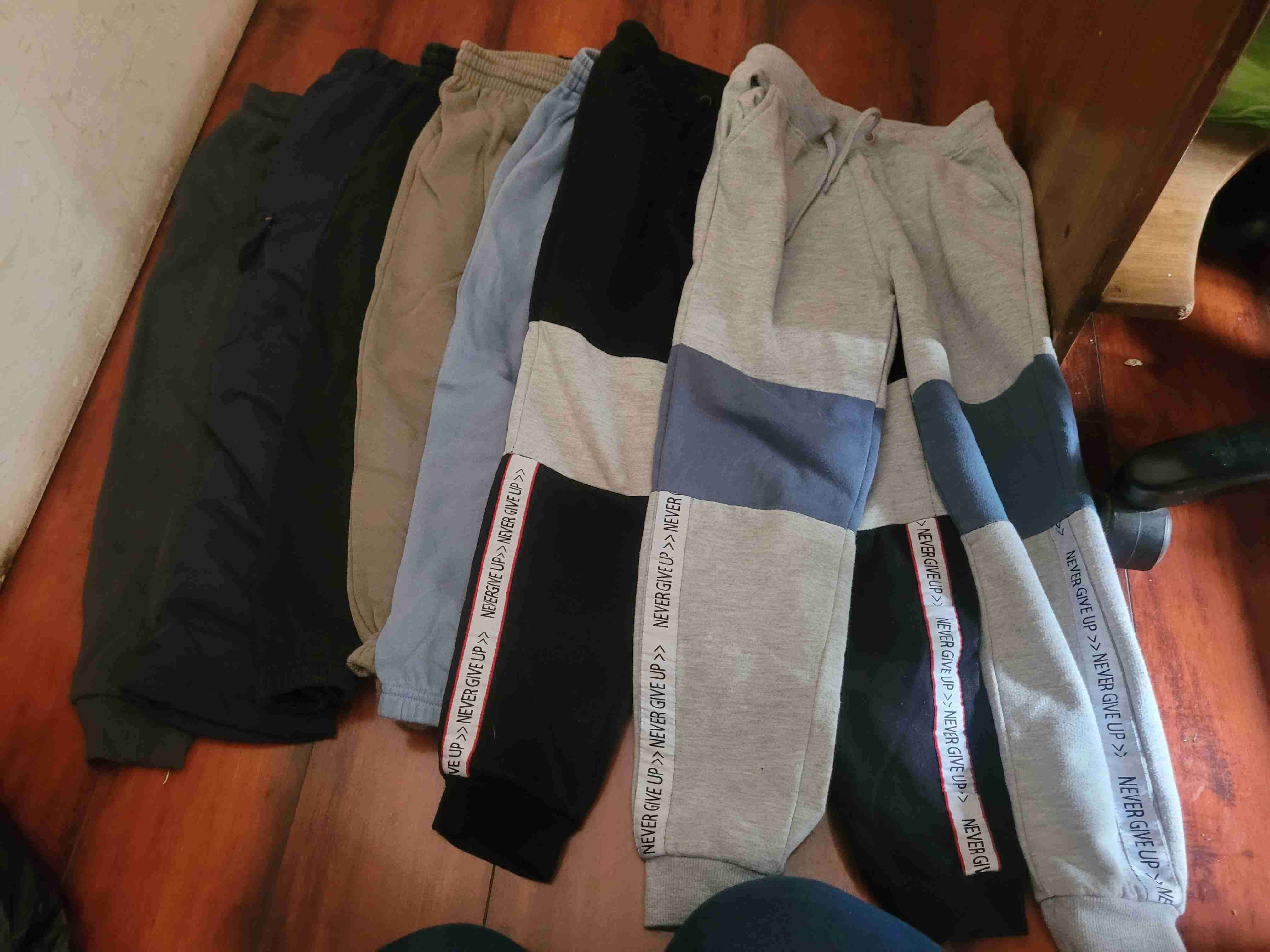 Lote de pantalones deportivos variados - miniatura 1