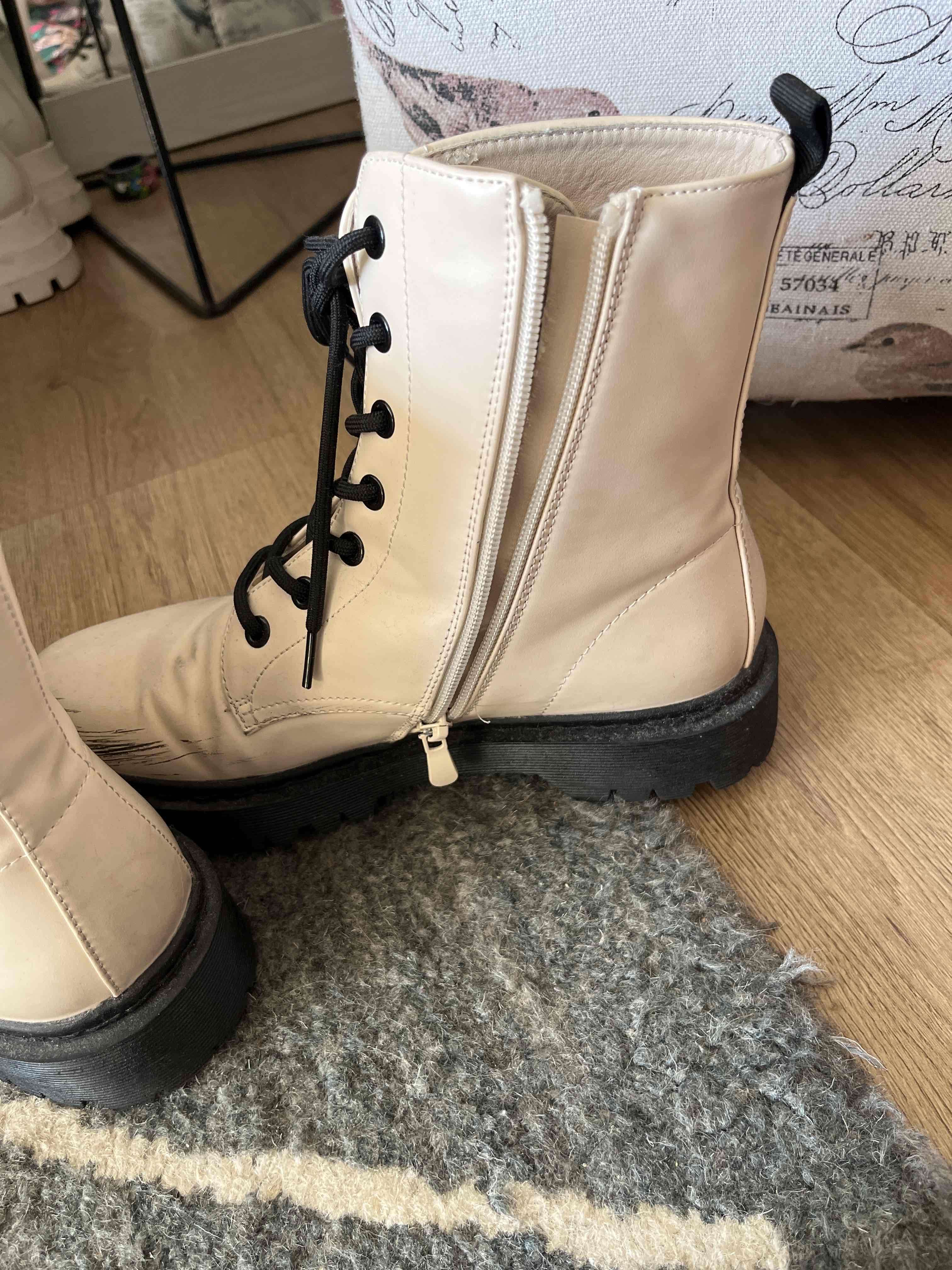 Botas color crudo con cordones negras - miniatura 3