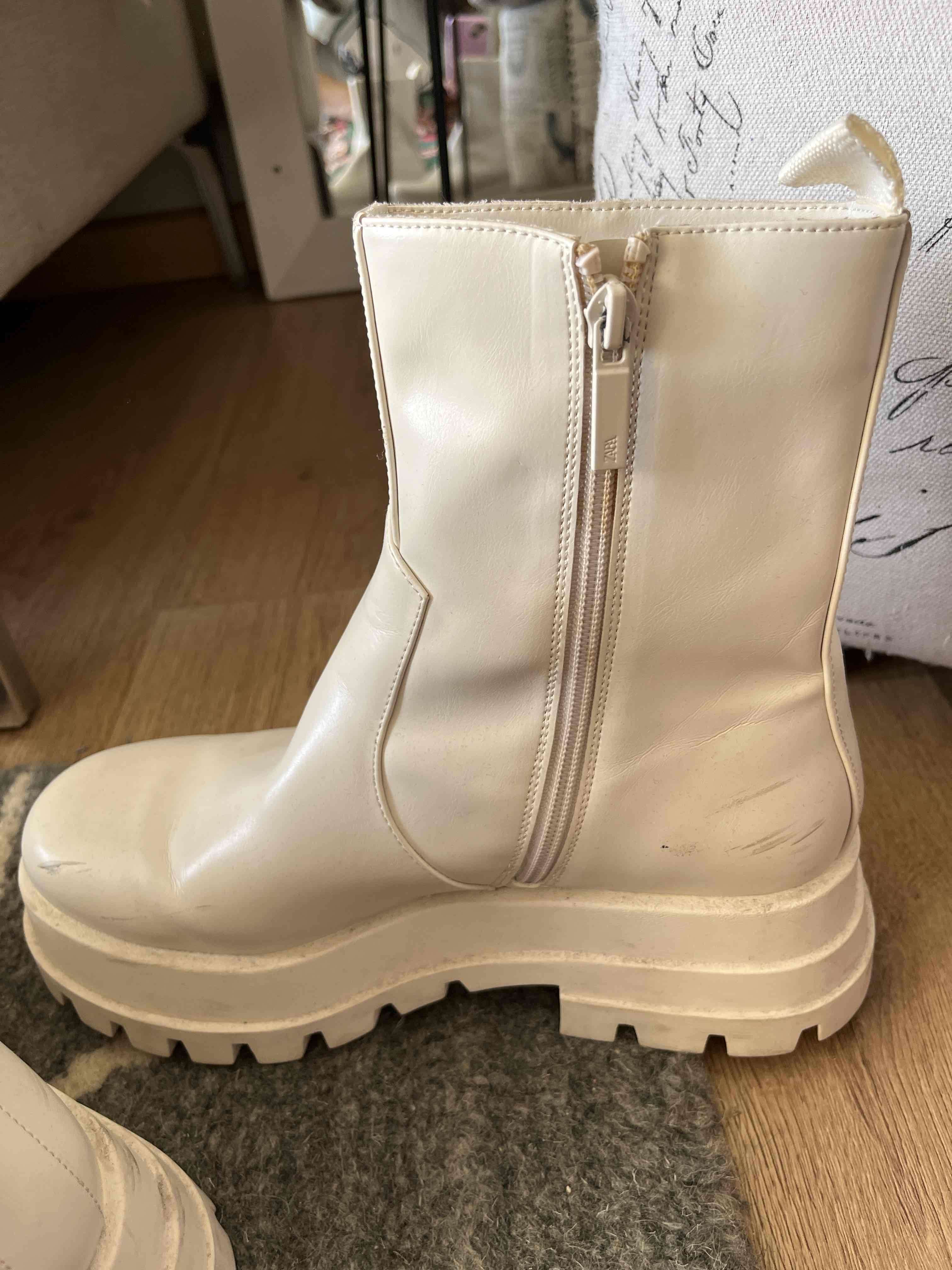 Botas blancas con cierre lateral - miniatura 2
