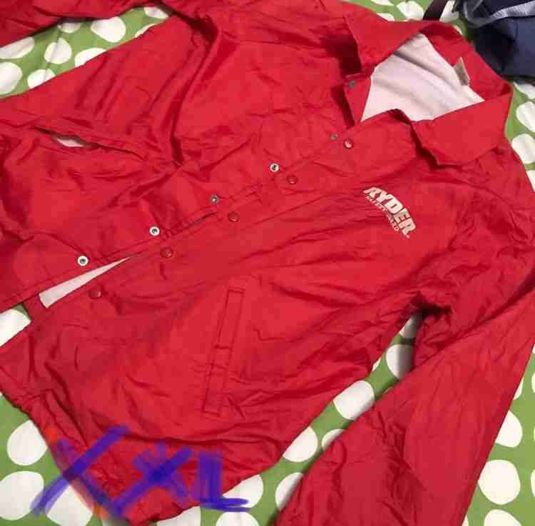 Cortavientos y chaquetas  300 modelos distintos