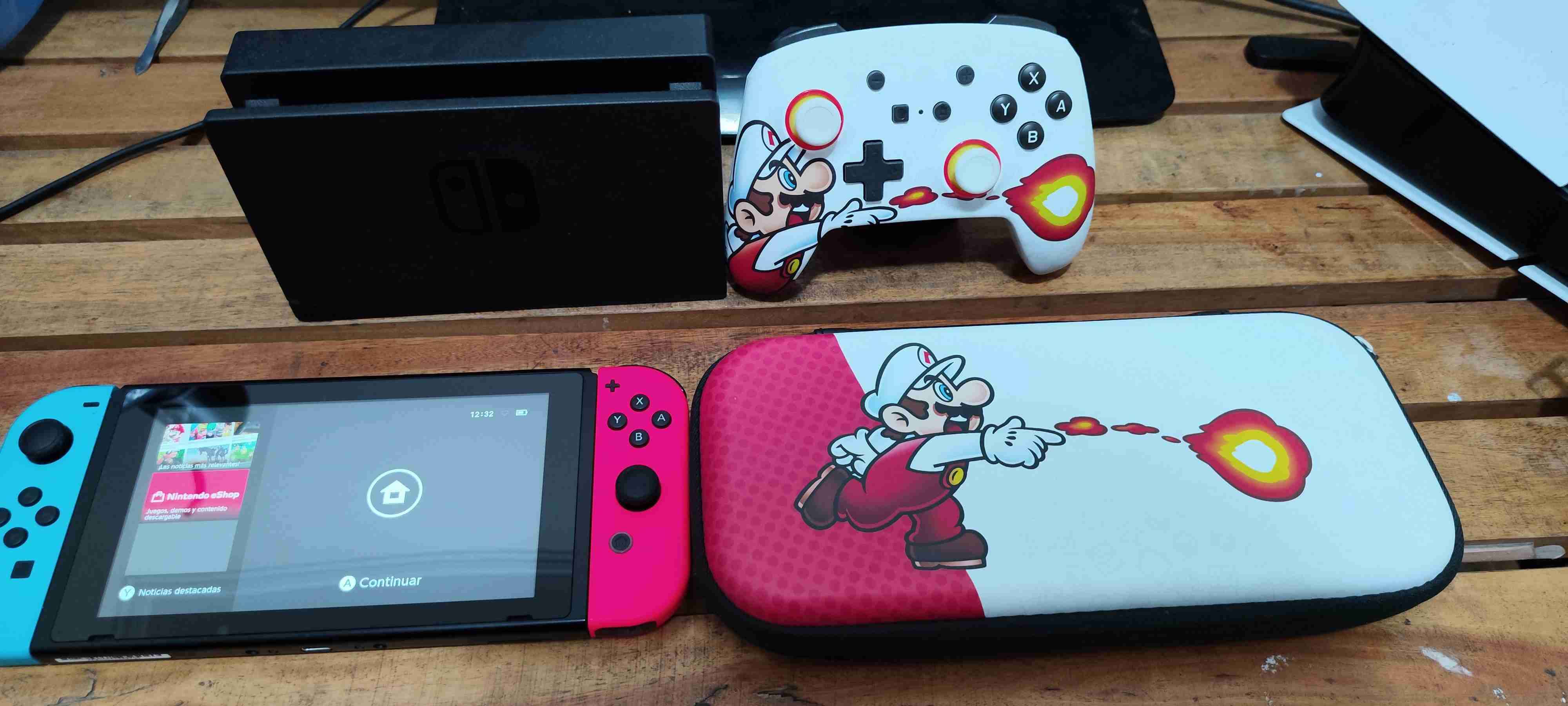 Nintendo SWITCH + Joystick Mario + Protector - miniatura 1