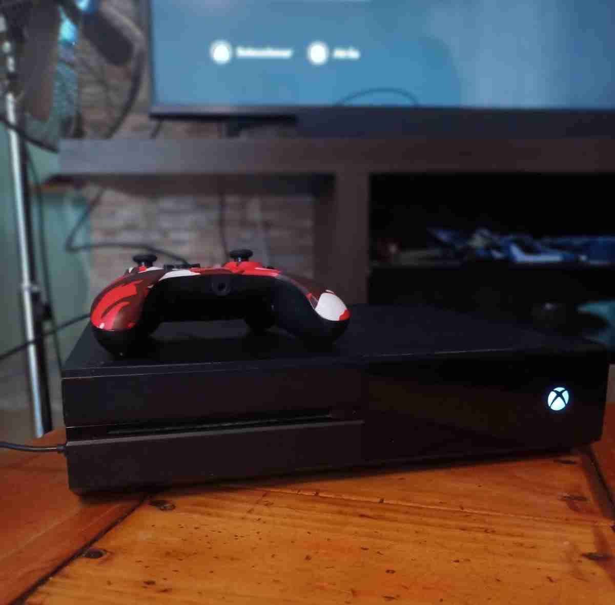 Consola de videojuegos con control - miniatura 2