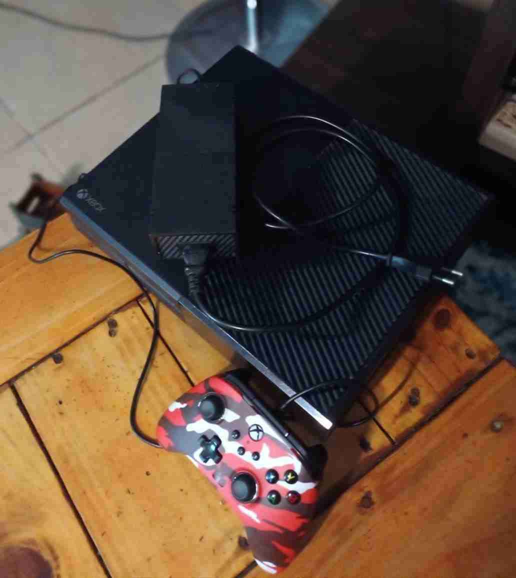 Consola de videojuegos con control - miniatura 4