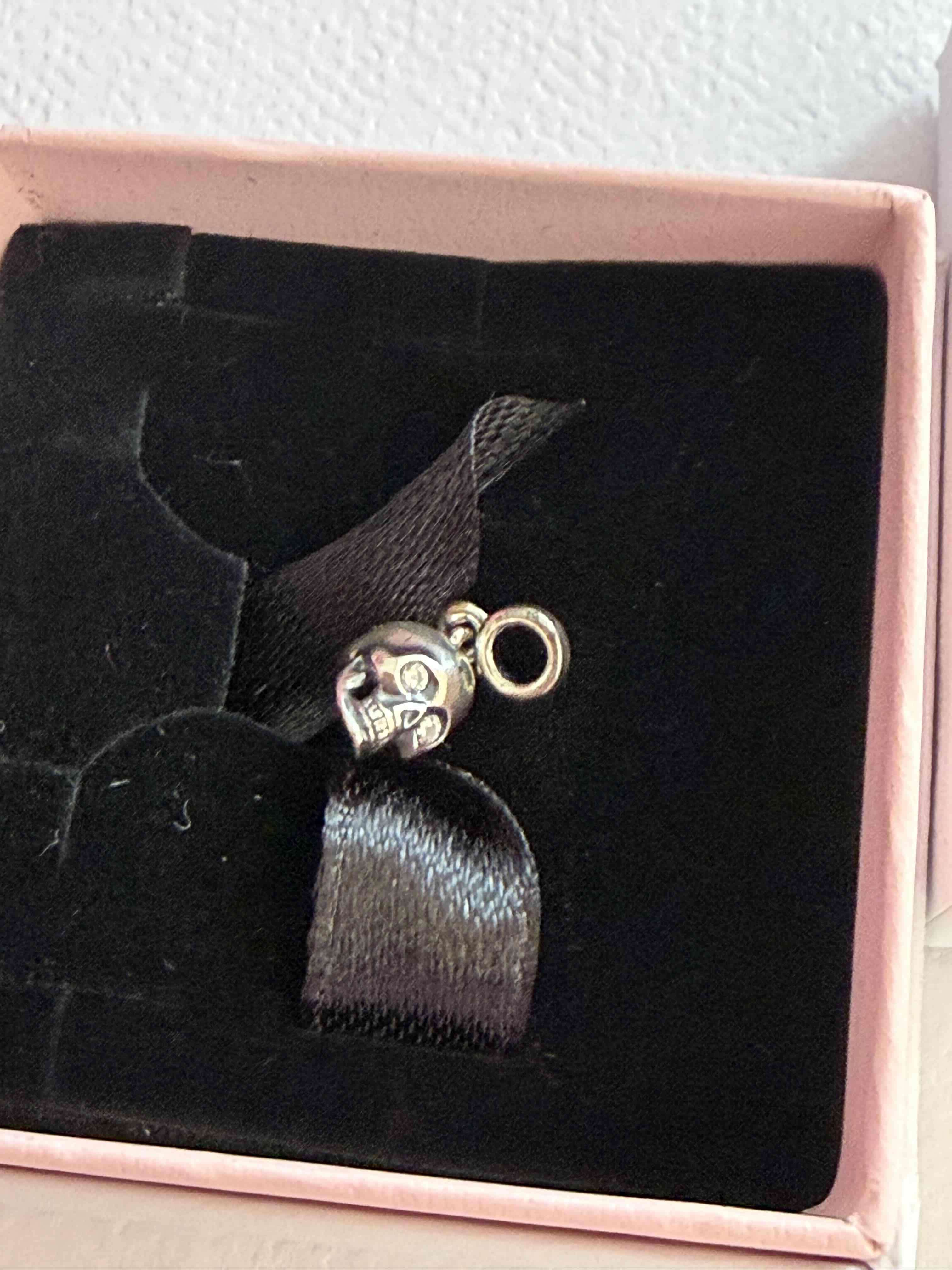 Mini Charm de calavera metálico - Pandora - miniatura 1