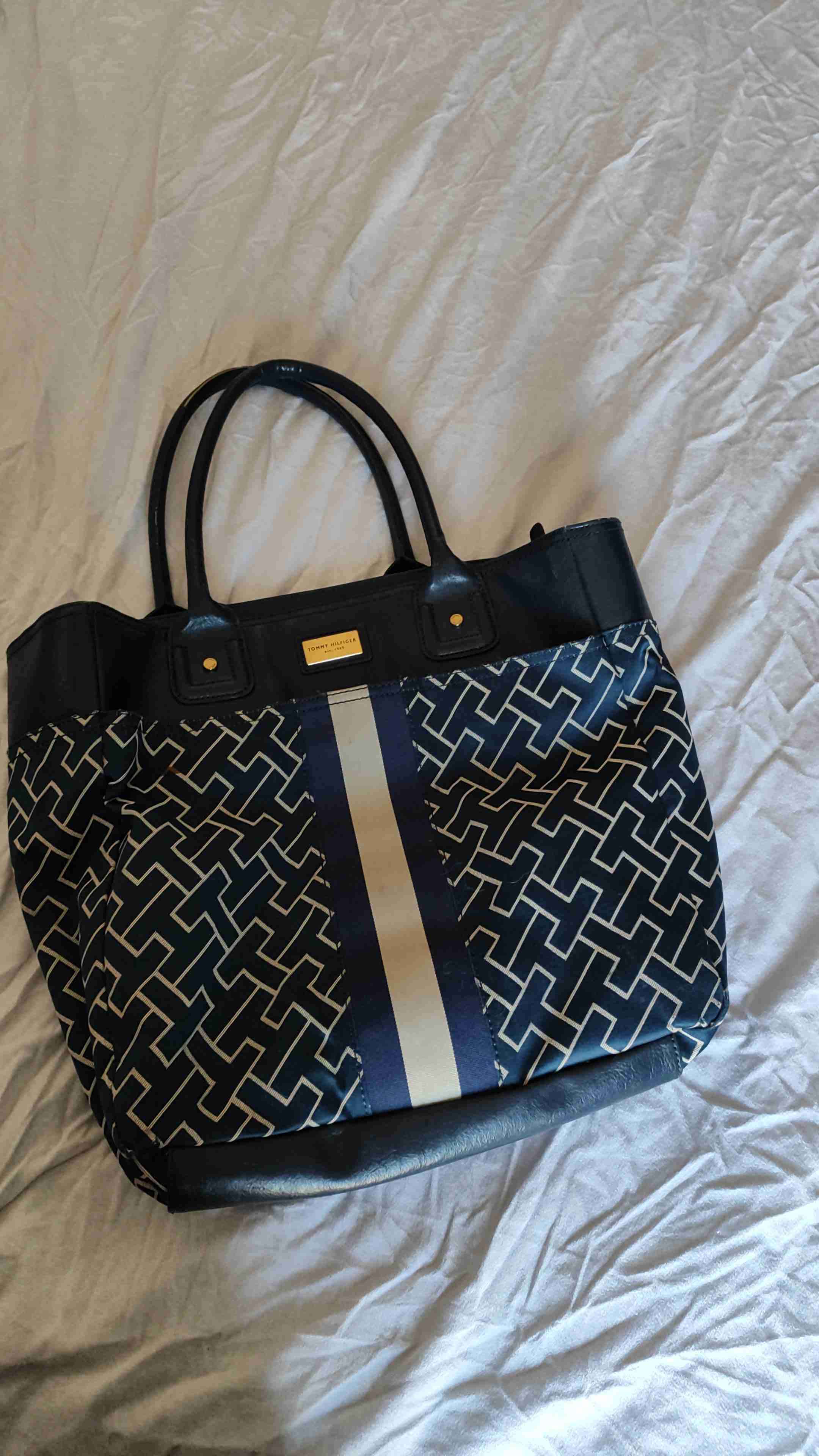 Bolso tote elegante azul y blanco