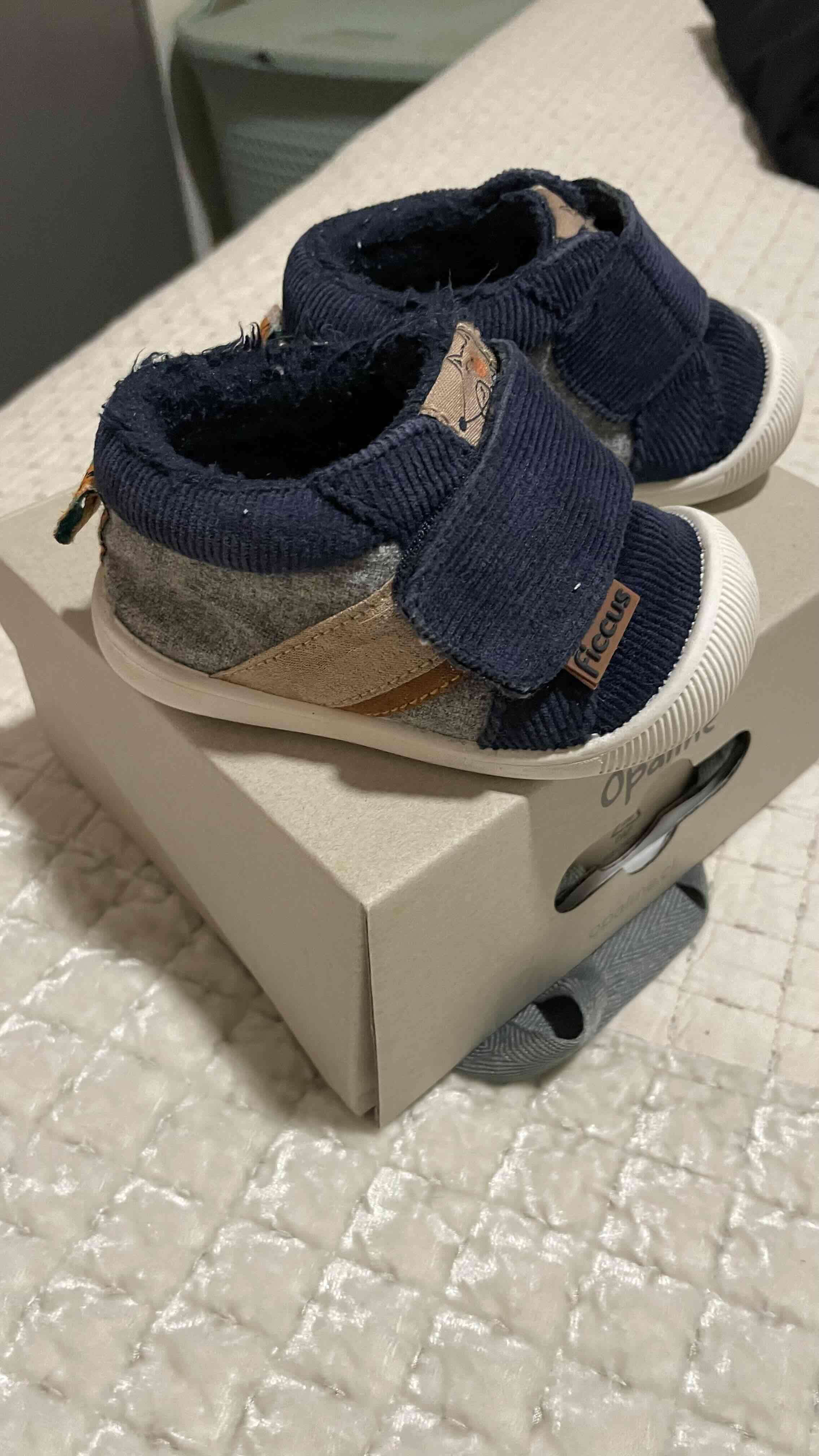Zapatillas bebé azul con velcro - miniatura 1