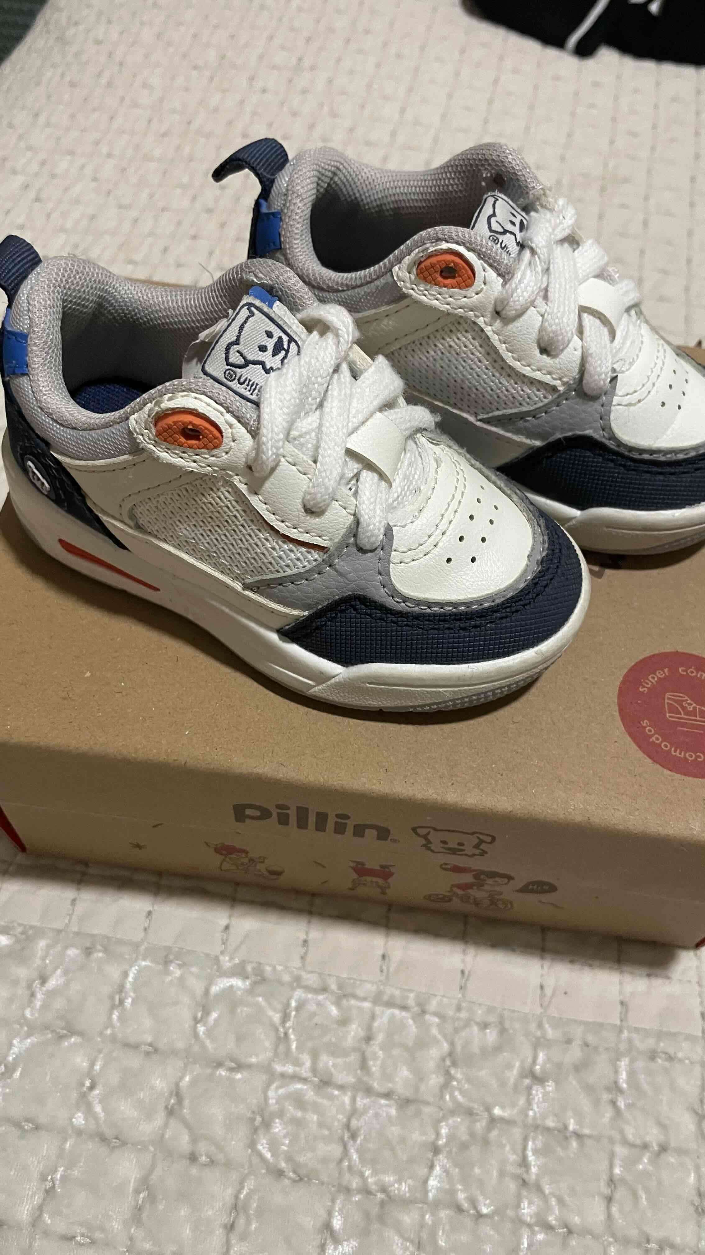 Zapatillas infantiles blancas - miniatura 1