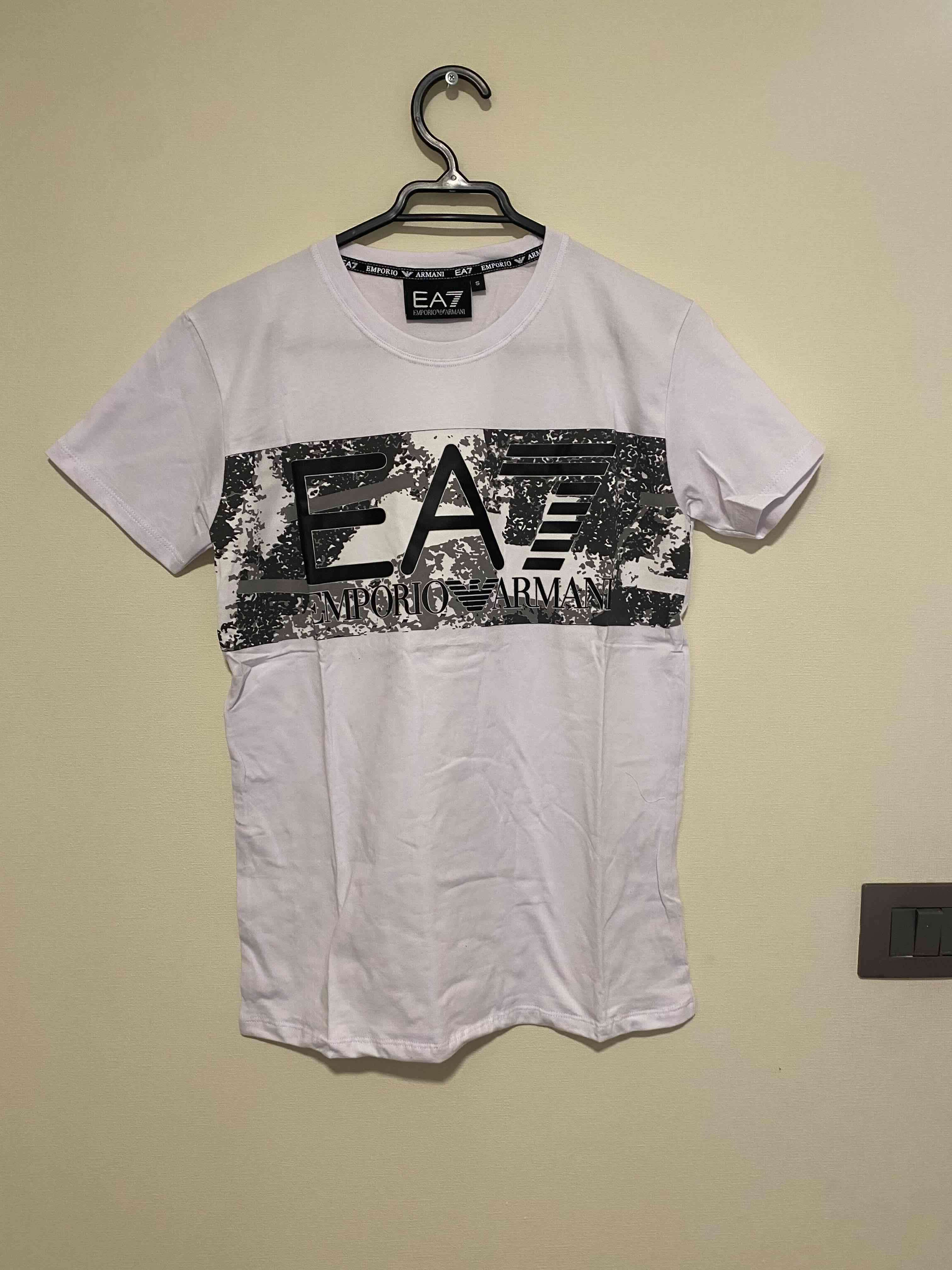 Polera negra SikSilk con detalles dorados - miniatura 2
