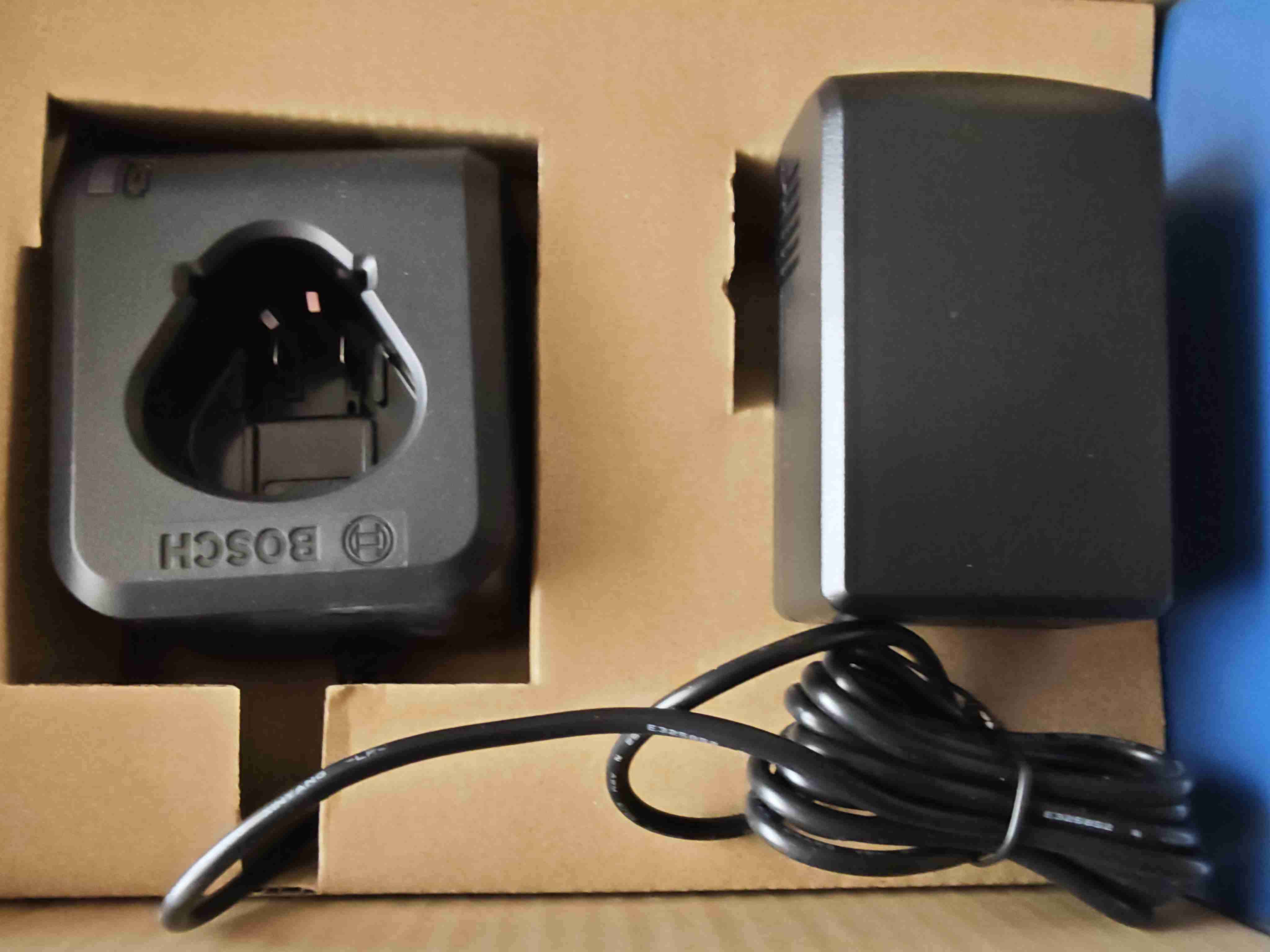 Cargador 12v+ batería 12V Bosch - miniatura 4