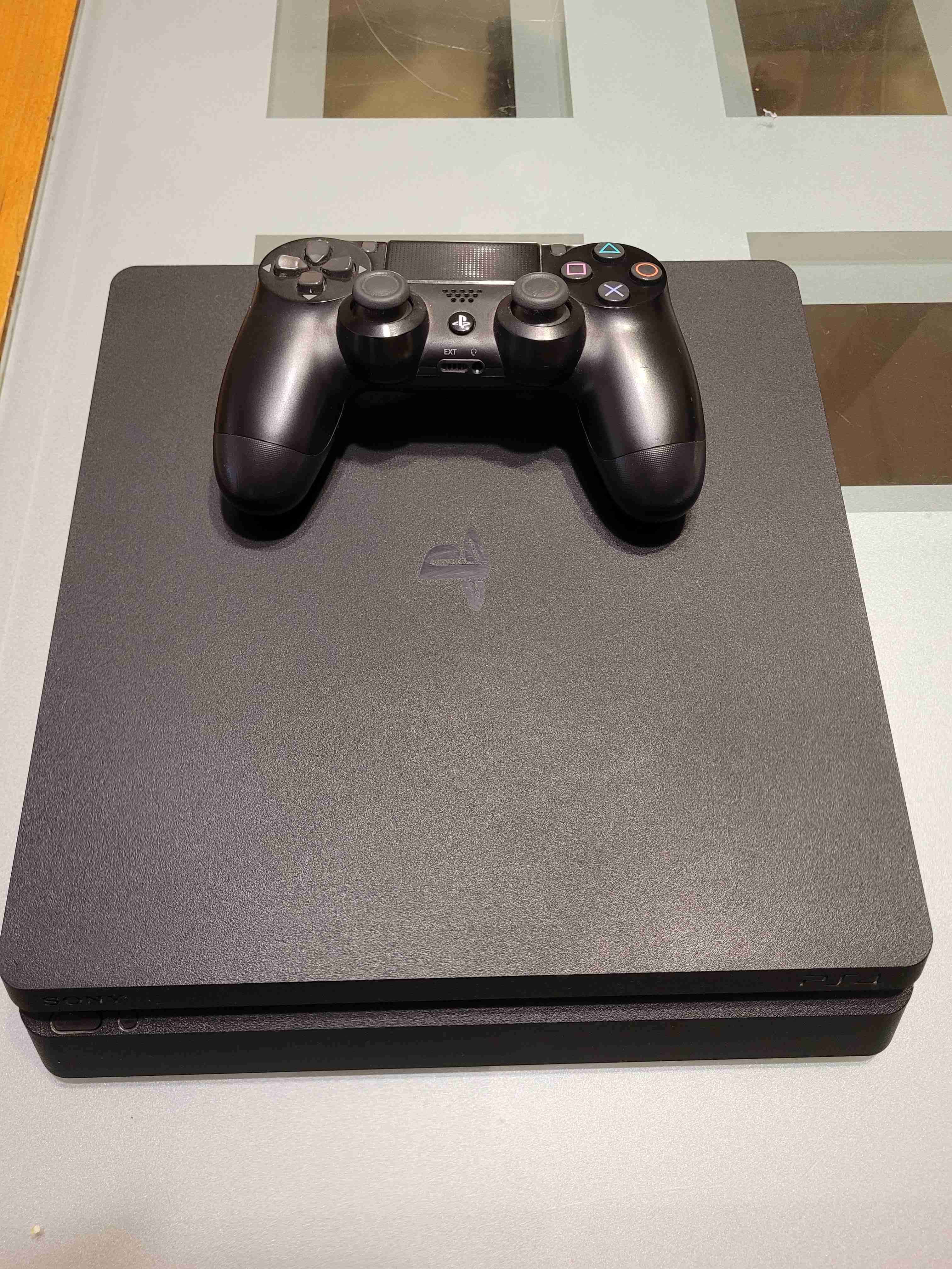 Ps4 slim 1 TB incluida con mando y 3 juegos - miniatura 3