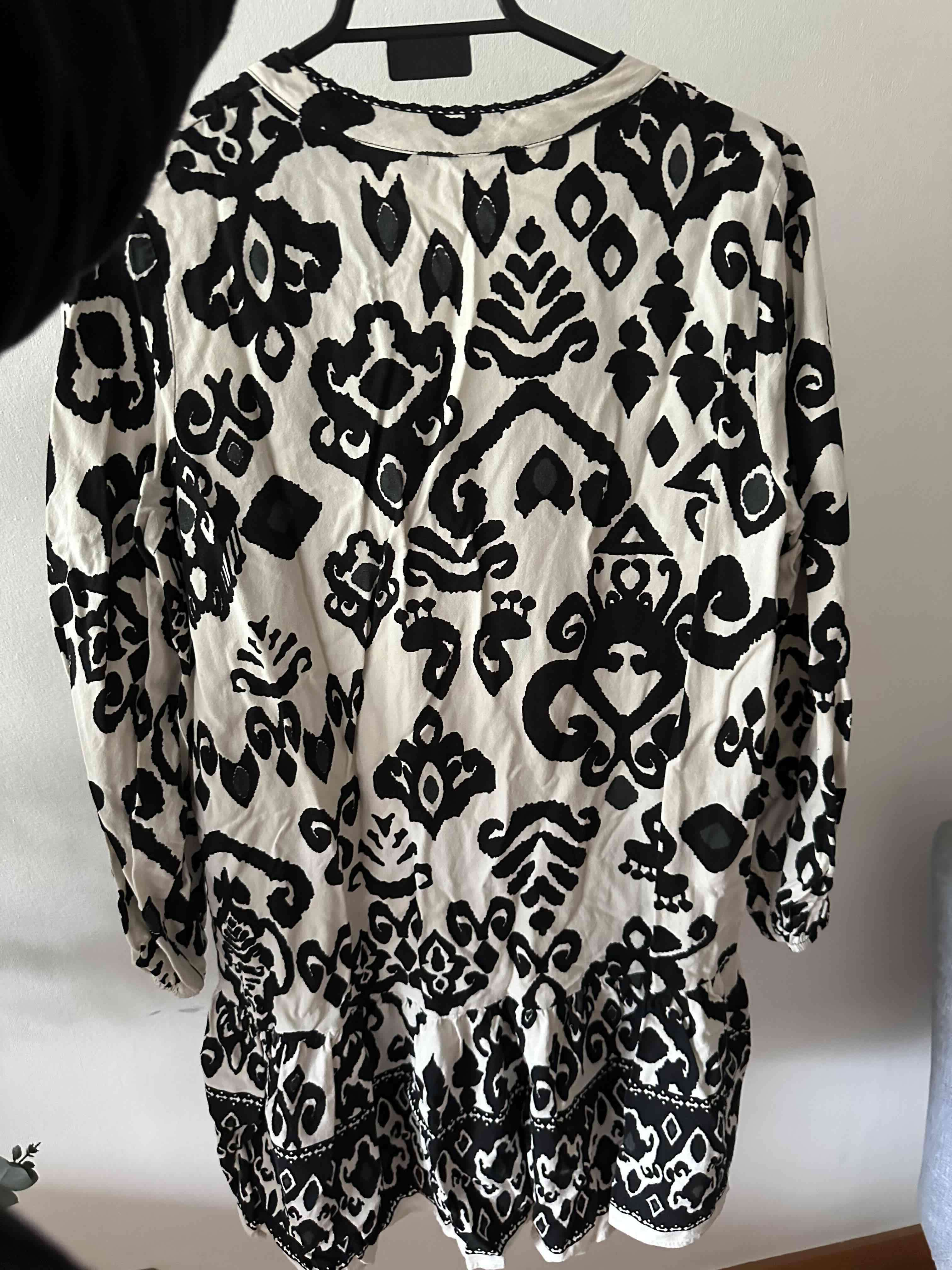 Vestido Zara talla S estampado blanco y negro - miniatura 2