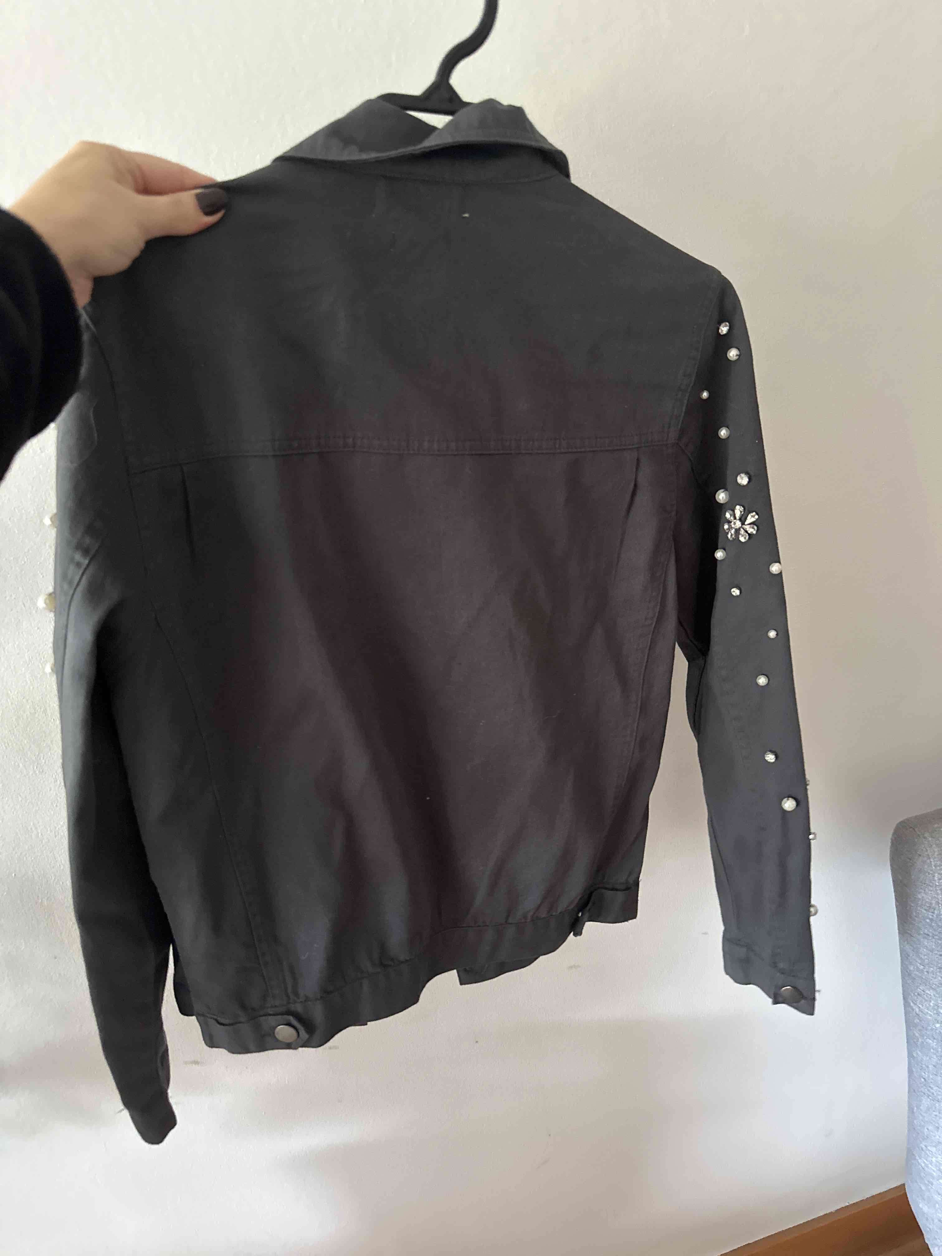 Chaqueta gris oscuro con tachas - miniatura 2