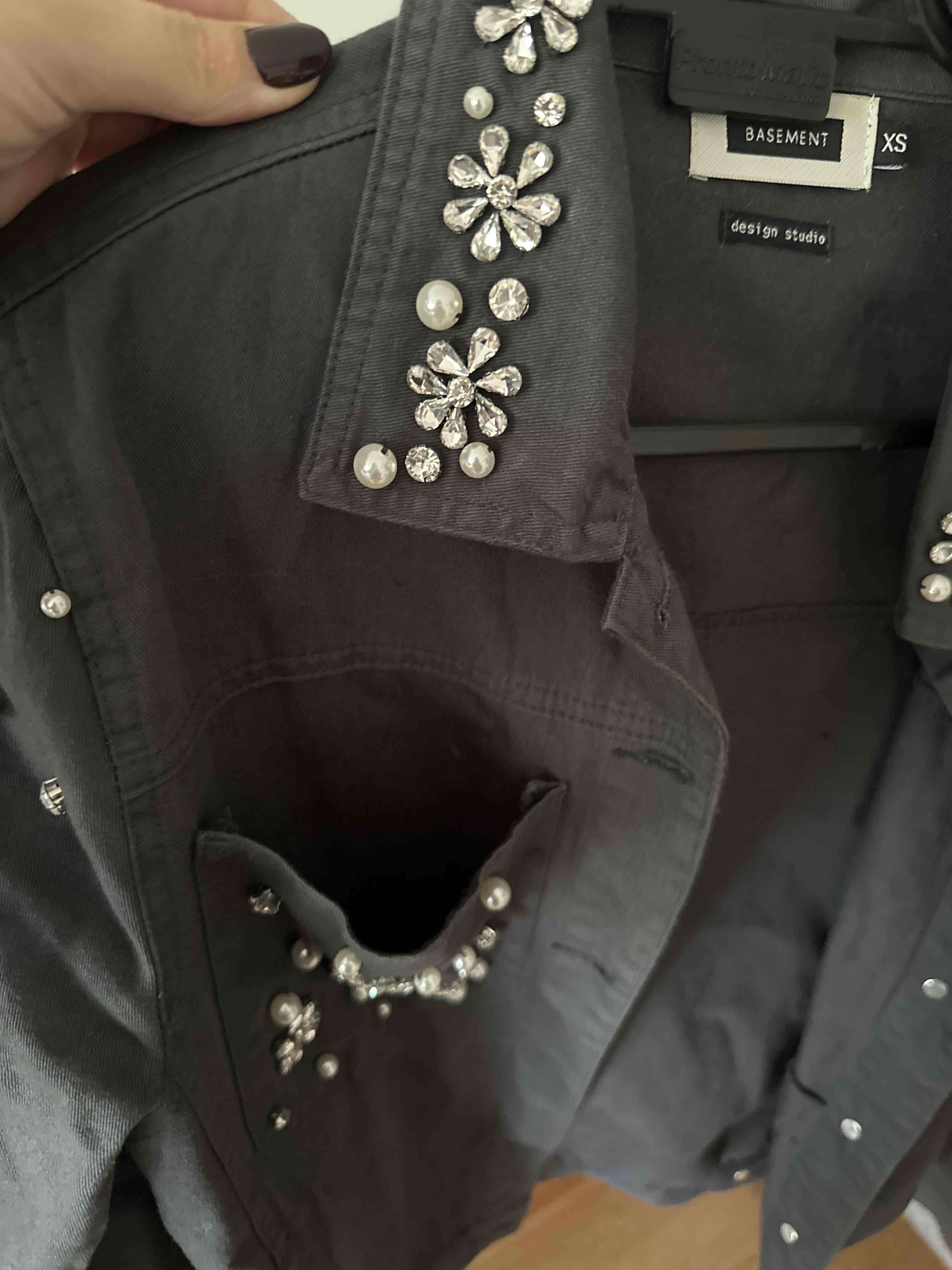 Chaqueta gris oscuro con tachas - miniatura 3