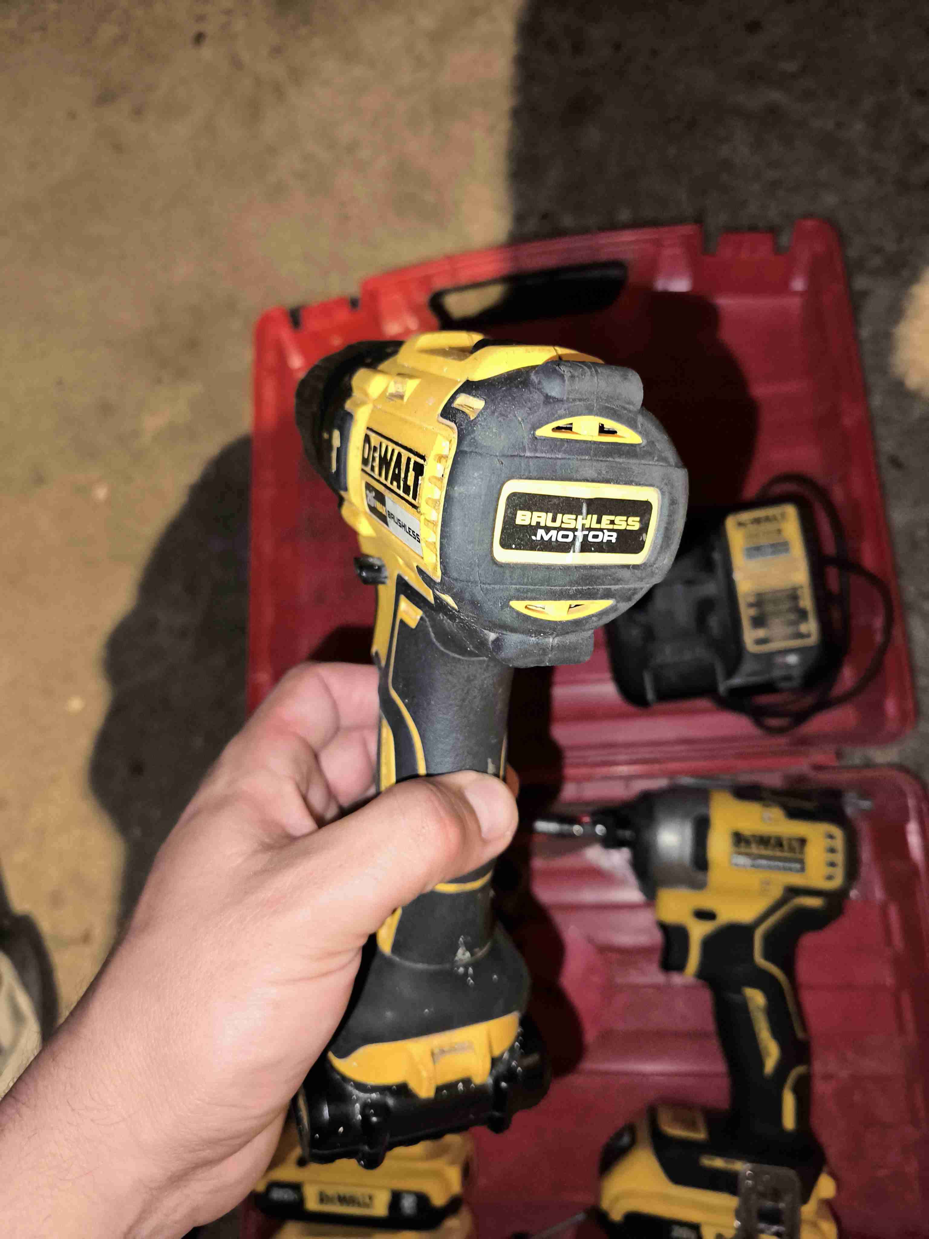Taladro inalámbrico DeWalt 20V - miniatura 2