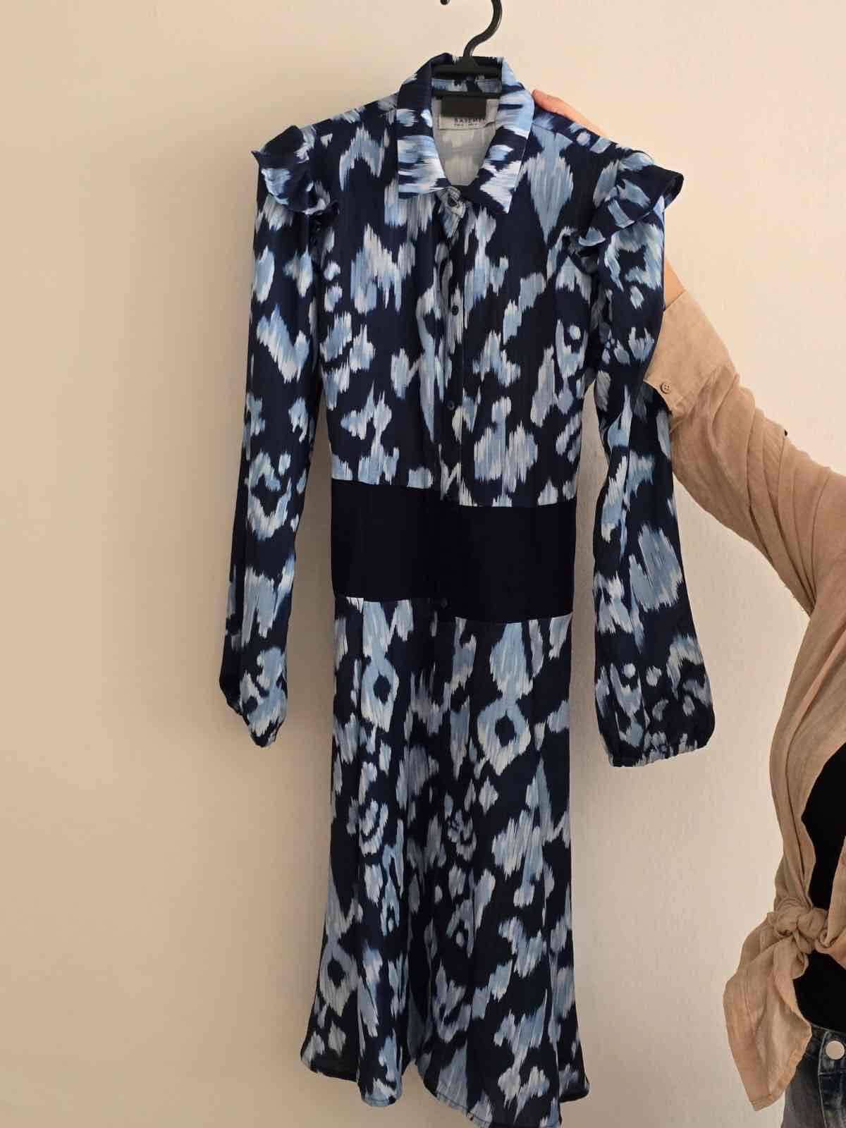 Vestido azul estampado elegante