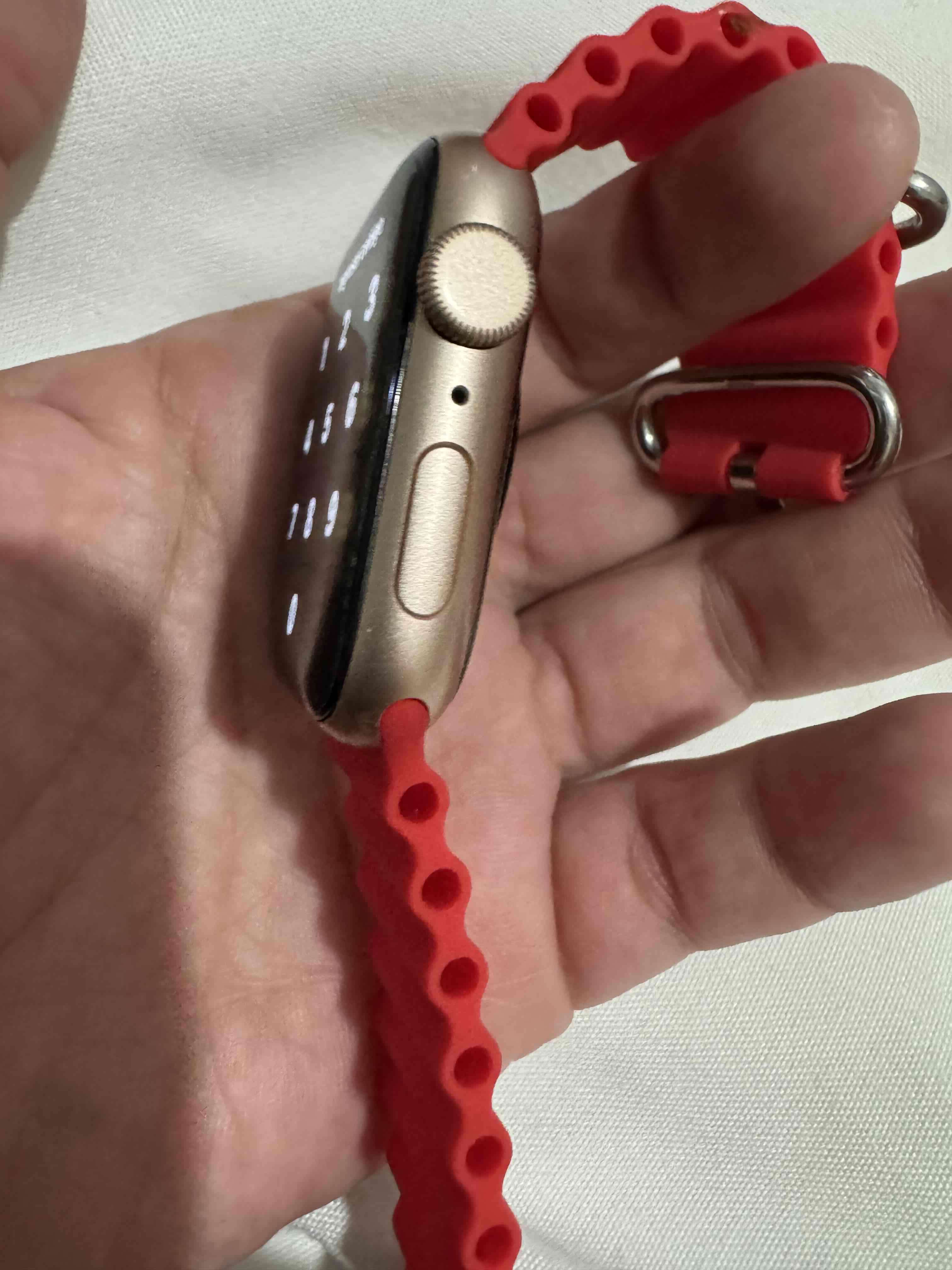 Apple Watch con correa roja - miniatura 4